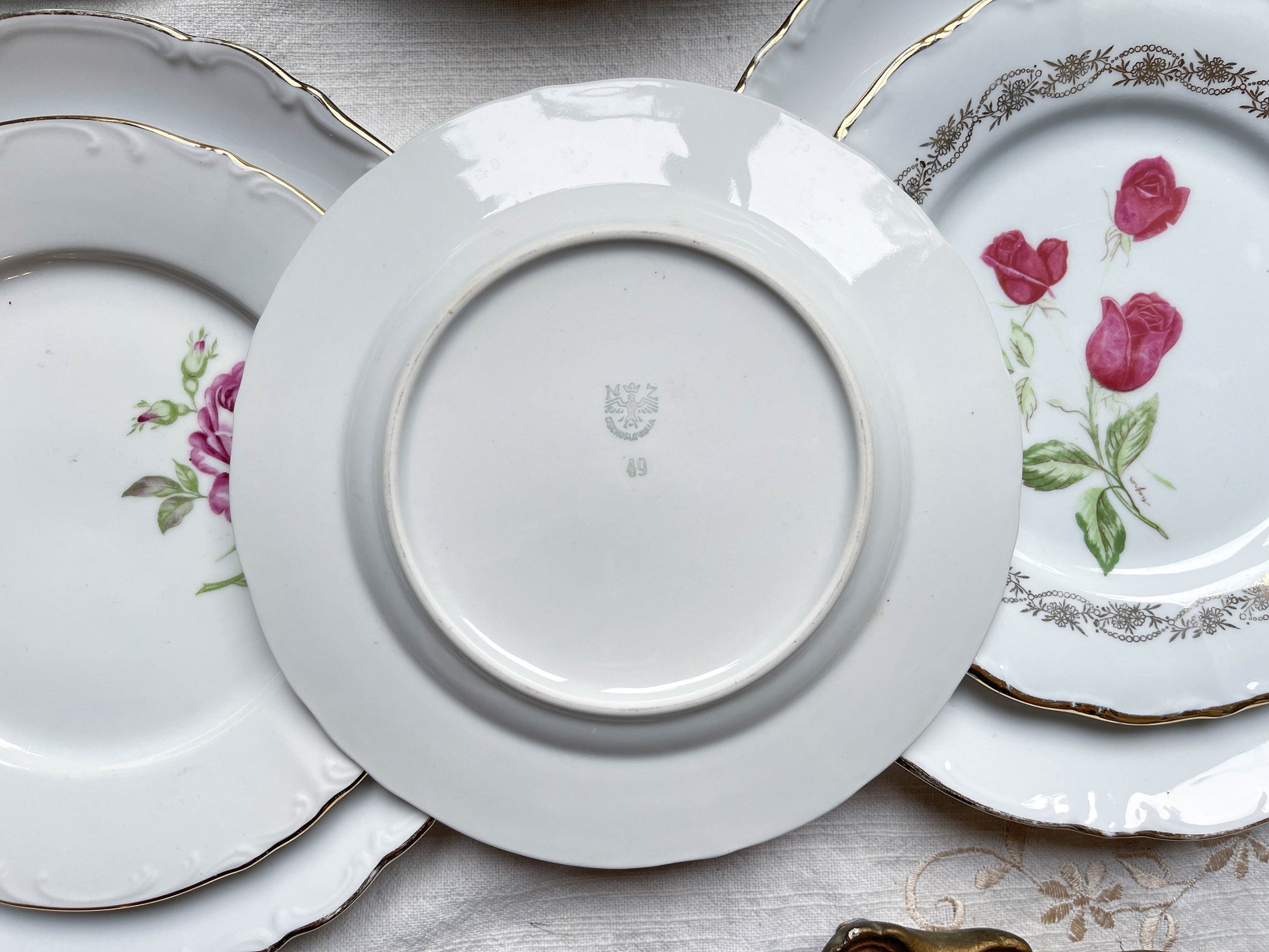 6 Assiettes vintage Porcelaine blanches dorées + 6 Petites Assiettes dépareillées fleuries