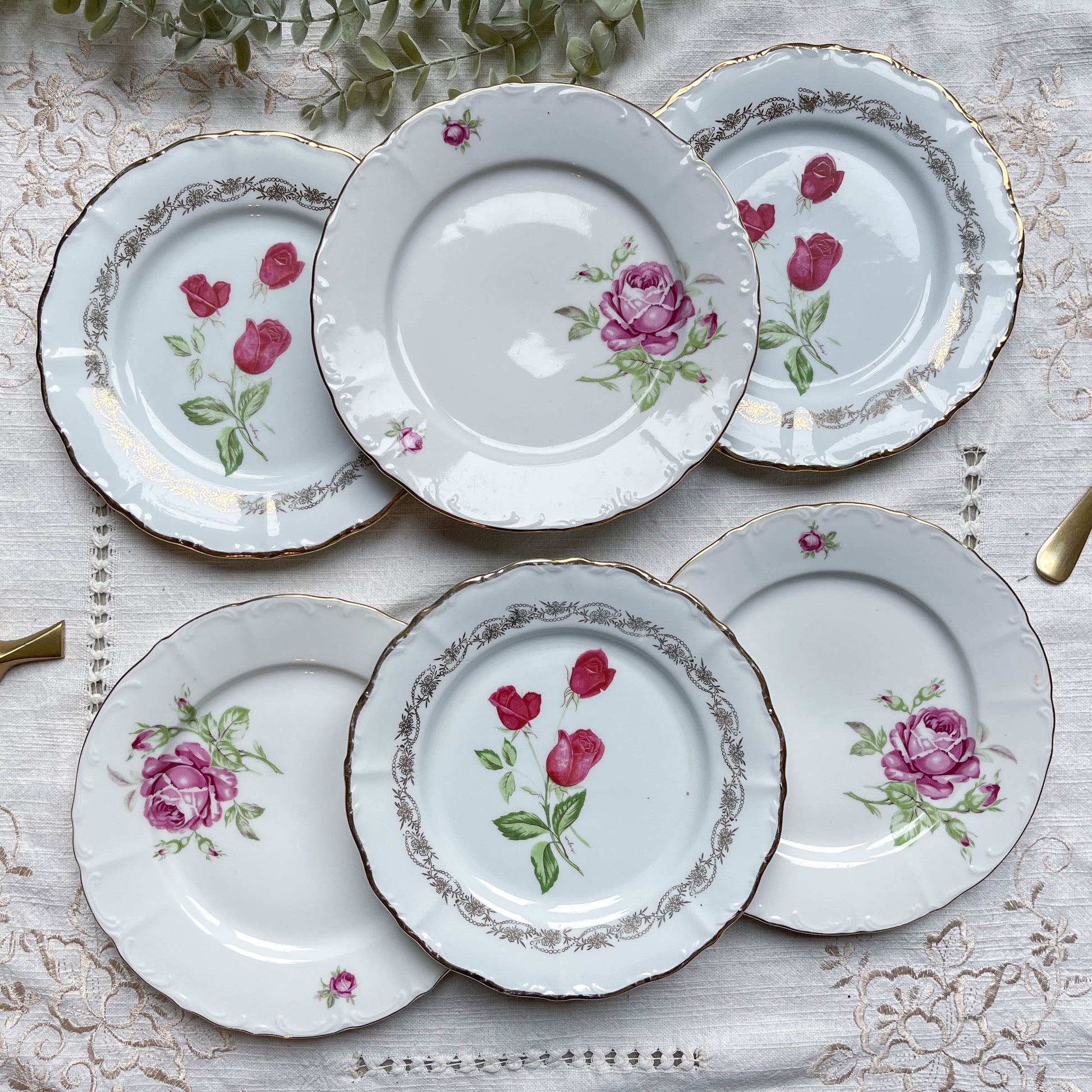 6 Assiettes vintage Porcelaine blanches dorées + 6 Petites Assiettes dépareillées fleuries