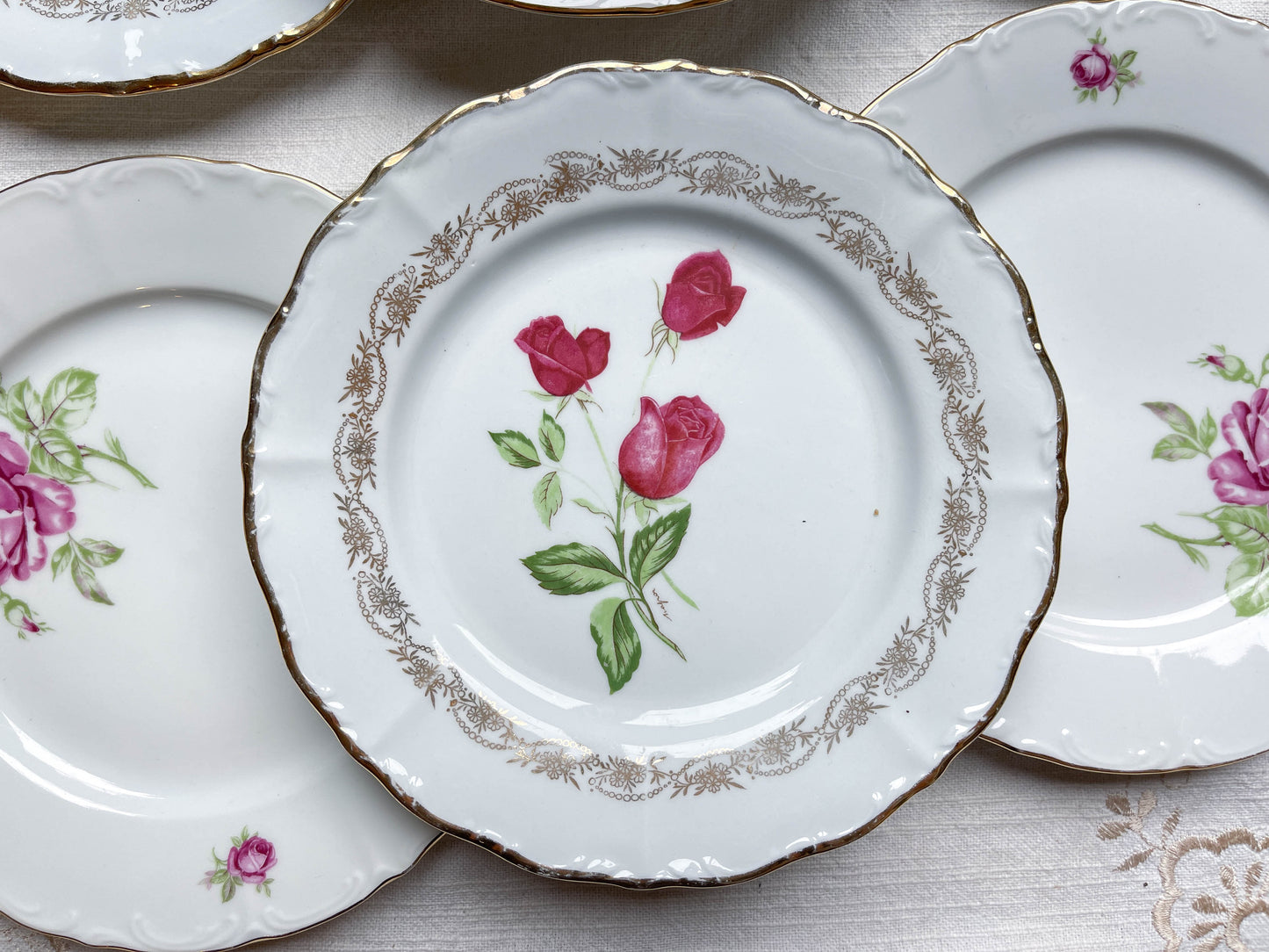 6 Assiettes vintage Porcelaine blanches dorées + 6 Petites Assiettes dépareillées fleuries