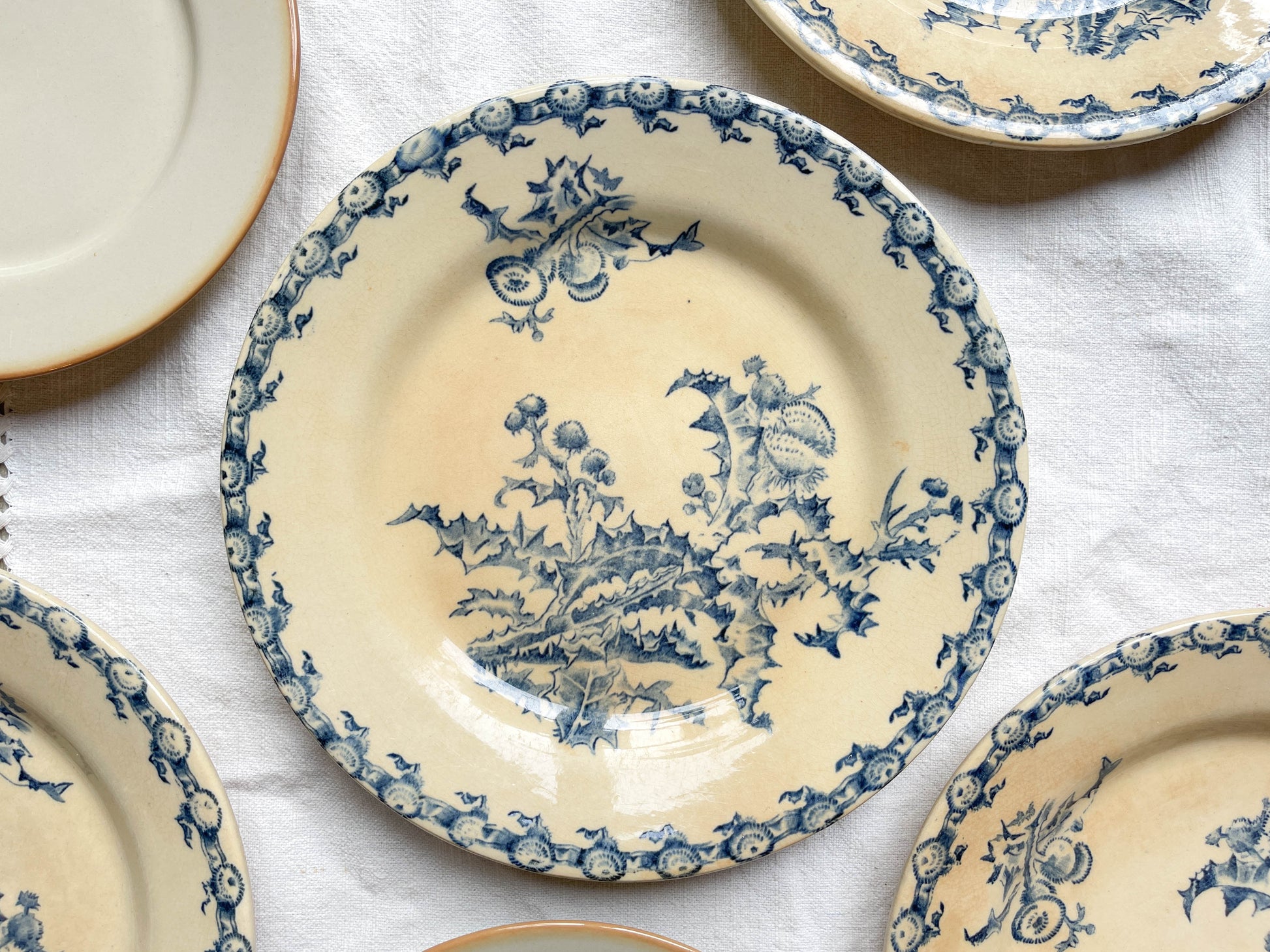4 Assiettes Terre de fer GIEN Chardon + 4 Petites assiettes dépareillées grès TULOWICE