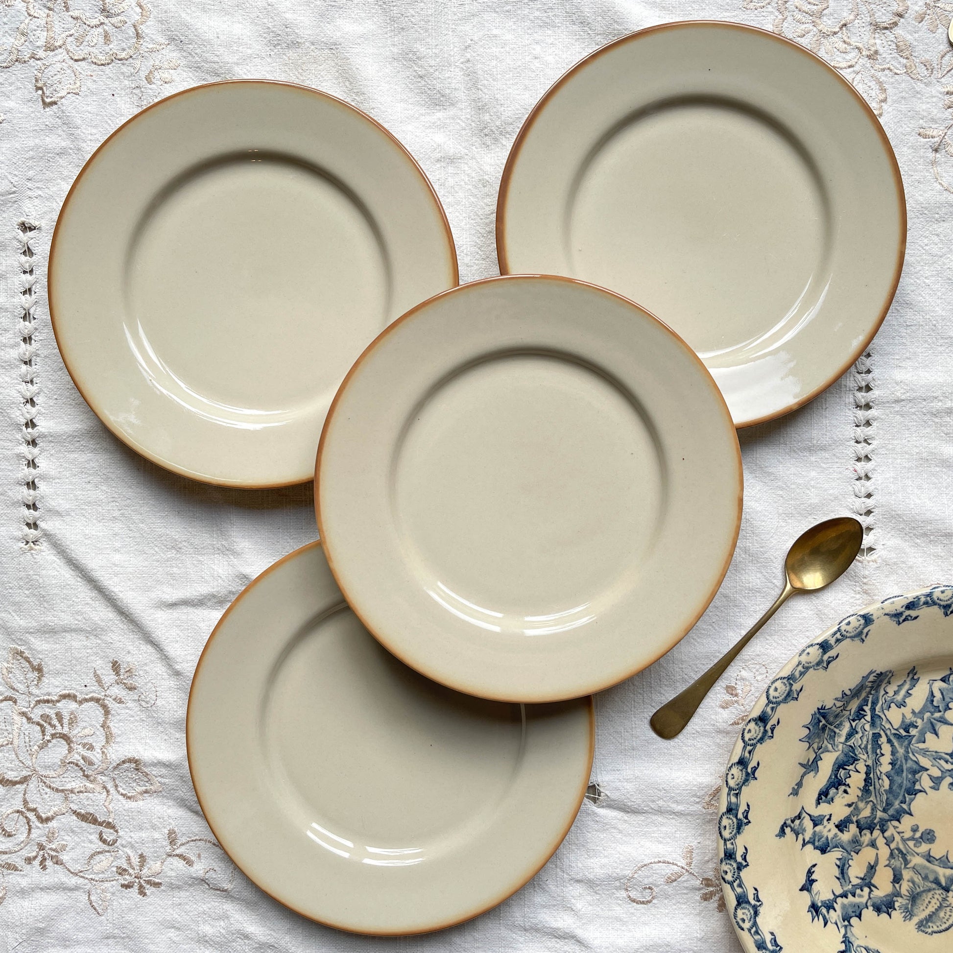 4 Assiettes Terre de fer GIEN Chardon + 4 Petites assiettes dépareillées grès TULOWICE