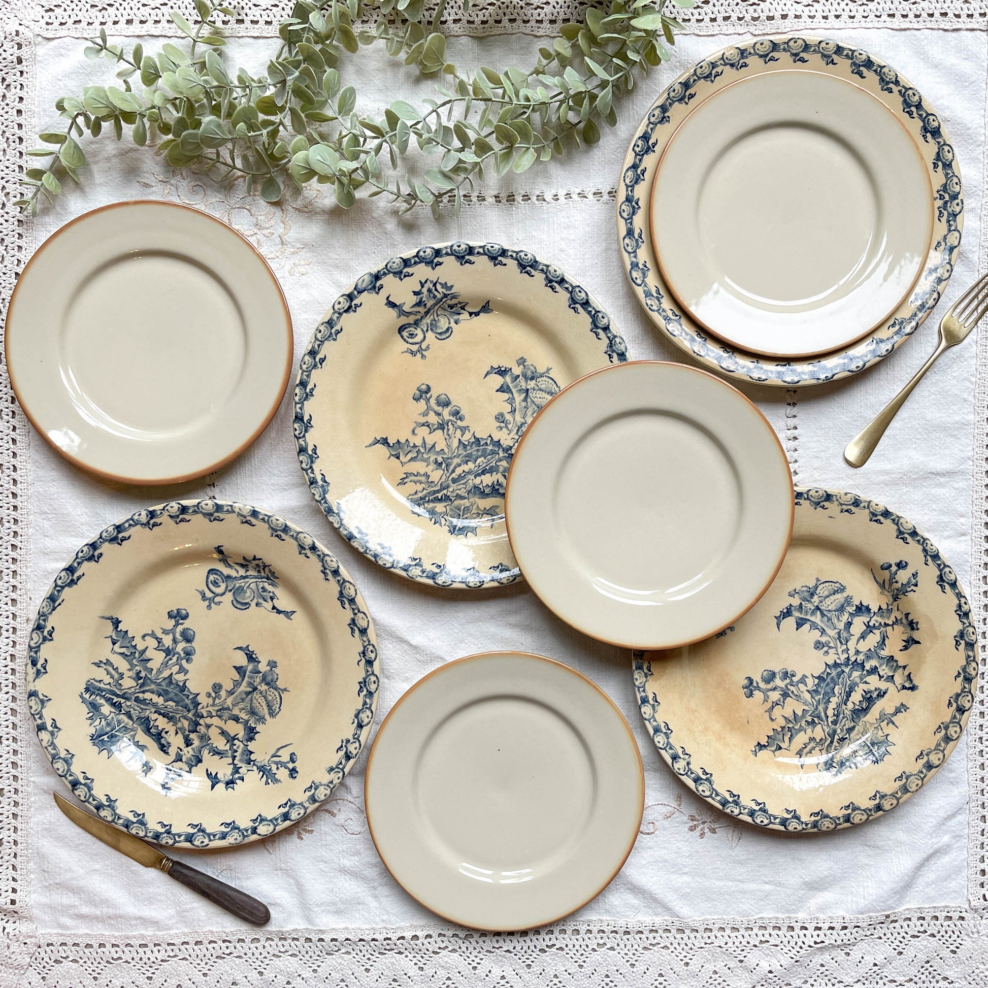 4 Assiettes Terre de fer GIEN Chardon + 4 Petites assiettes dépareillées grès TULOWICE