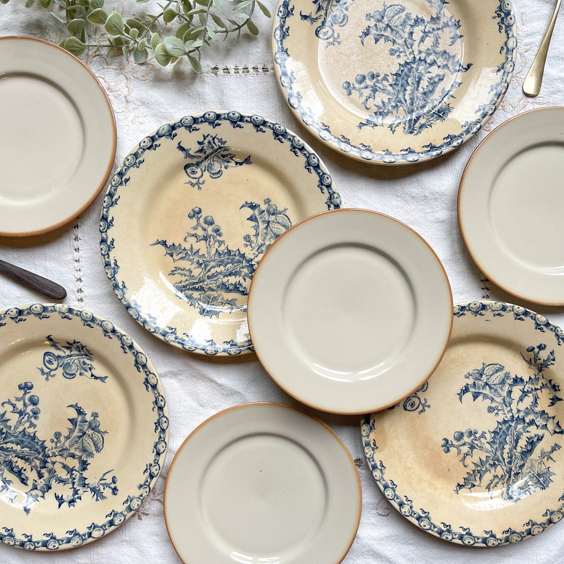4 Assiettes Terre de fer GIEN Chardon + 4 Petites assiettes dépareillées grès TULOWICE