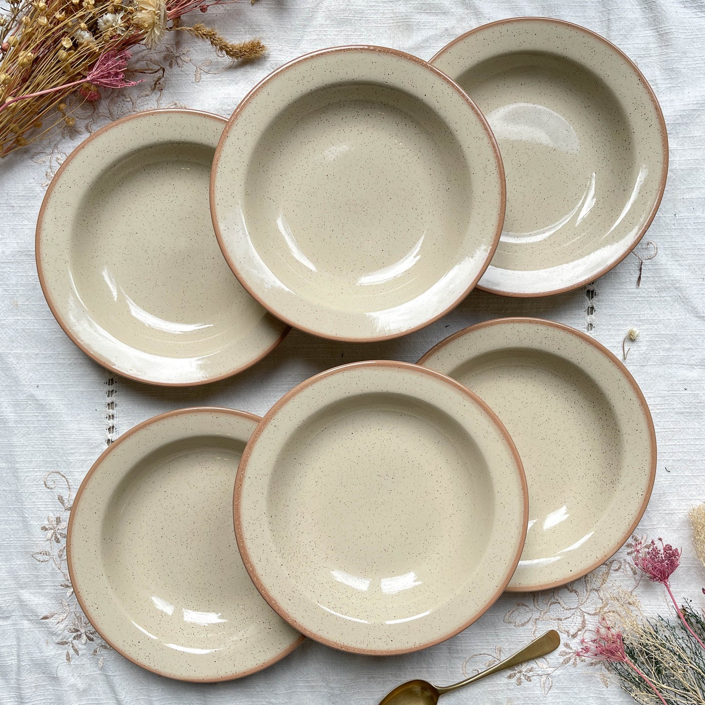 6 Assiettes creuses en grès beige moucheté style Tulowice Poland 1970