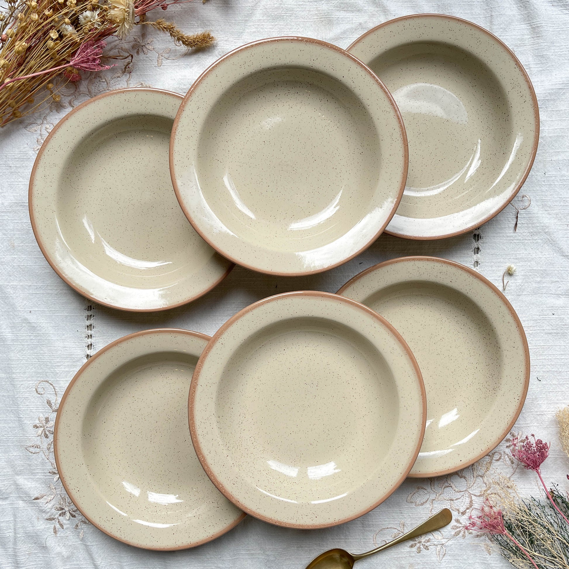 6 Assiettes creuses en grès beige moucheté style Tulowice Poland 1970