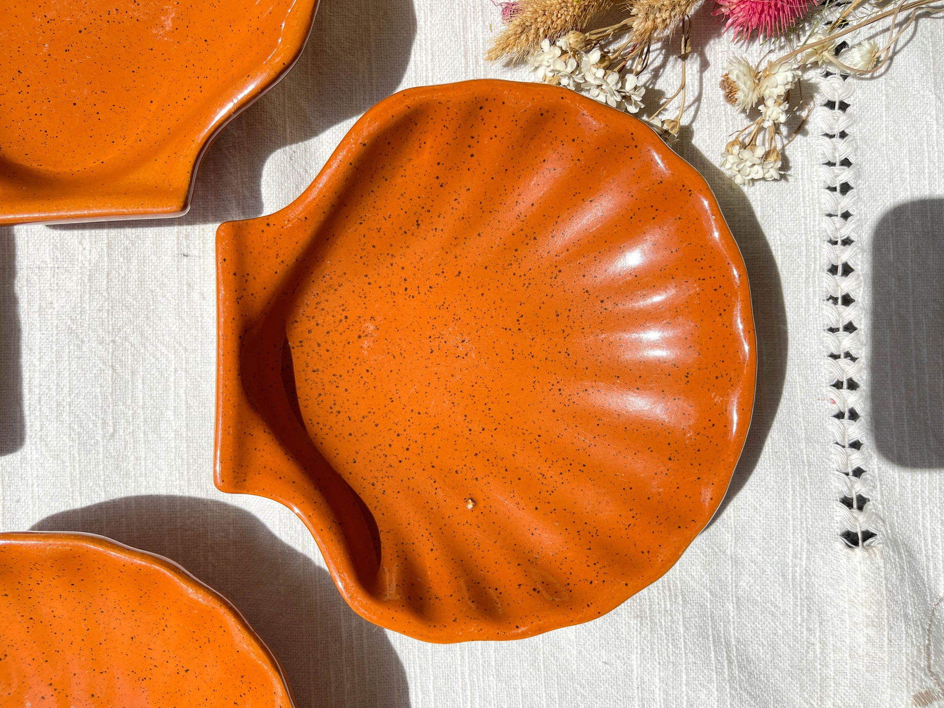 4 Vintage Coquilles St Jacques Céramique Emile Henry moucheté Made in France 1950