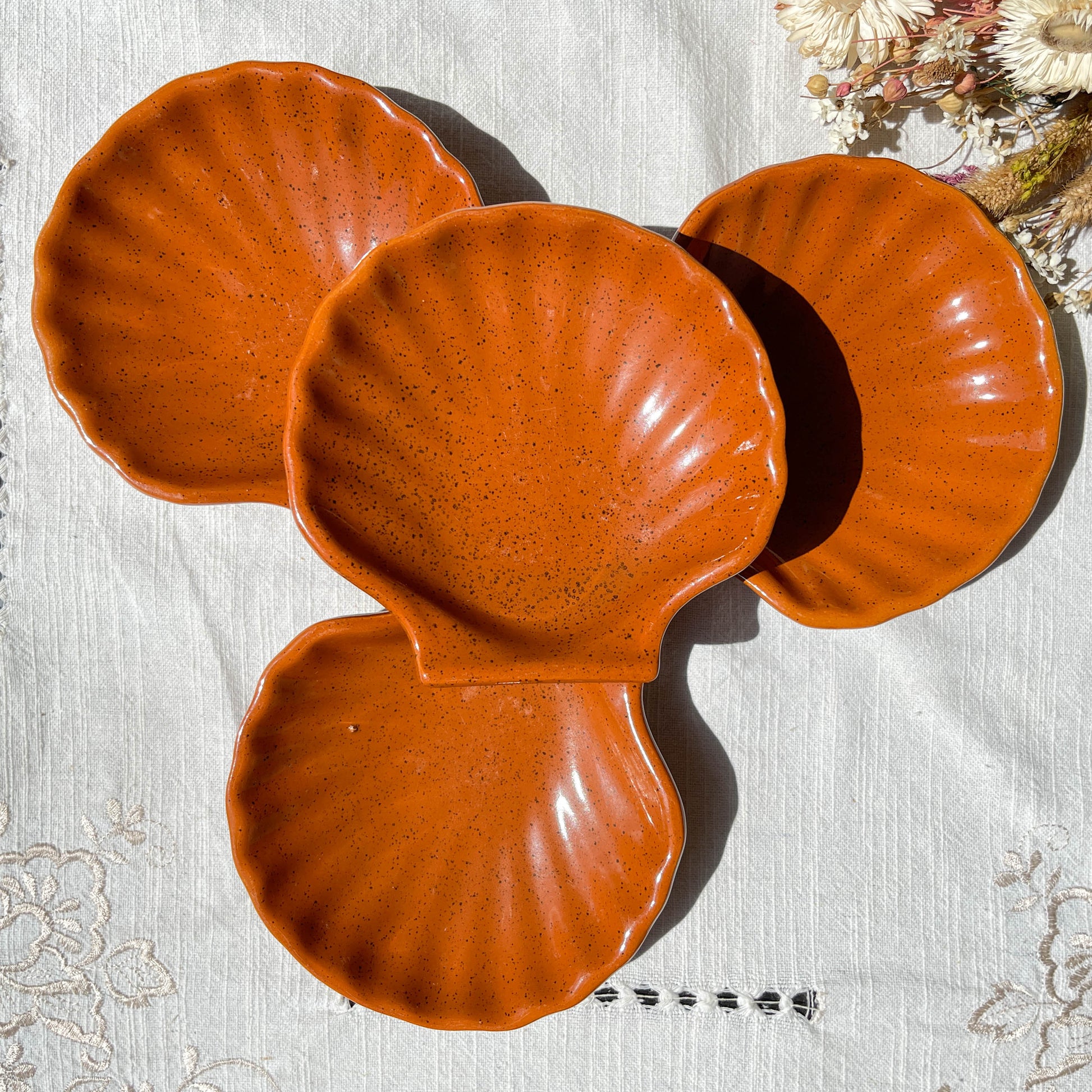 4 Vintage Coquilles St Jacques Céramique Emile Henry moucheté Made in France 1950