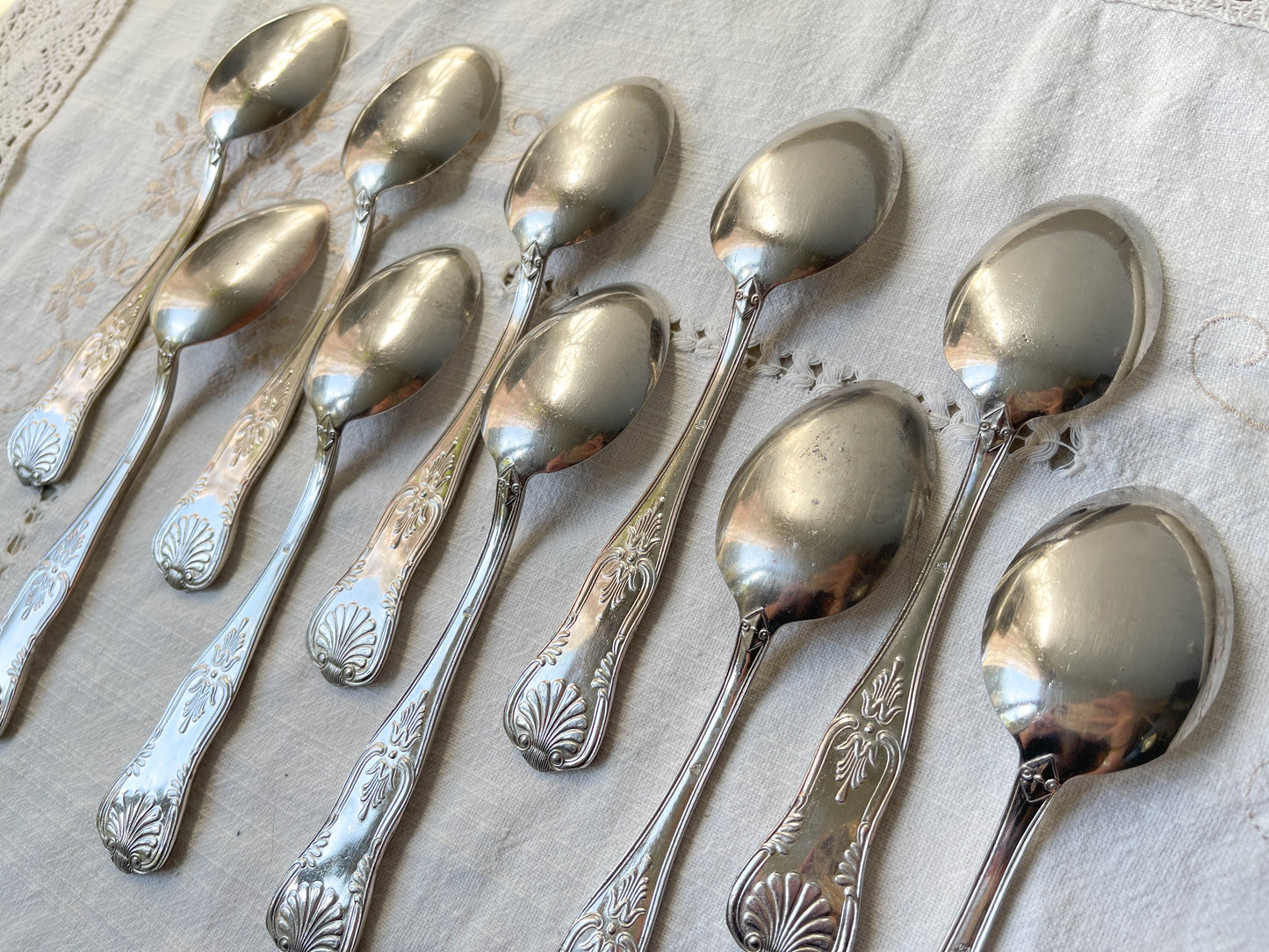 10 Cuillères à soupe vintage en métal style Rocaille