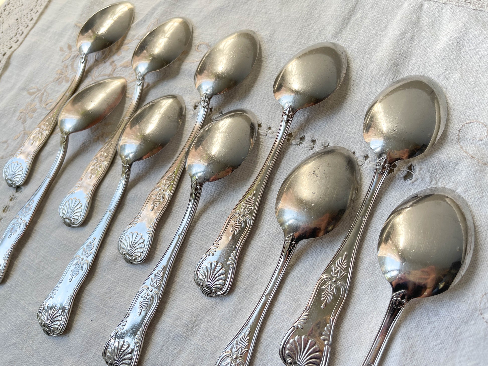 10 Cuillères à soupe vintage en métal style Rocaille