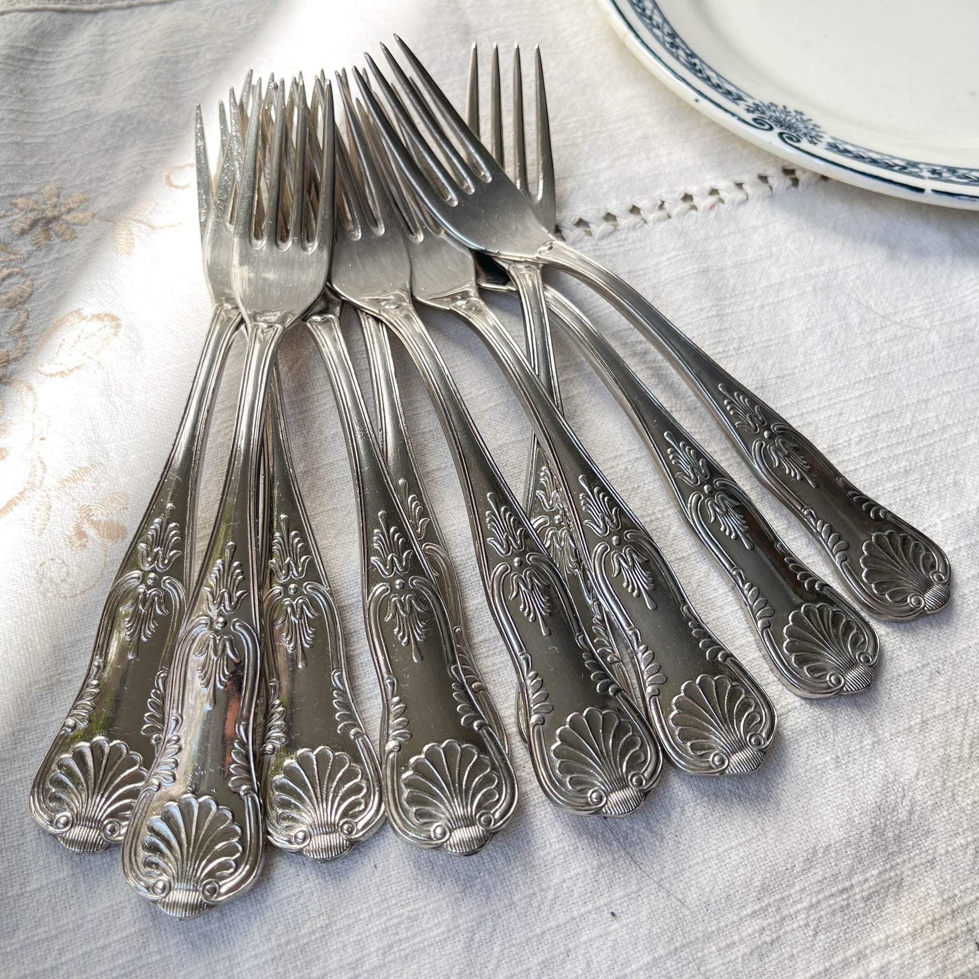 10 Fourchettes vintage en métal style Rocaille