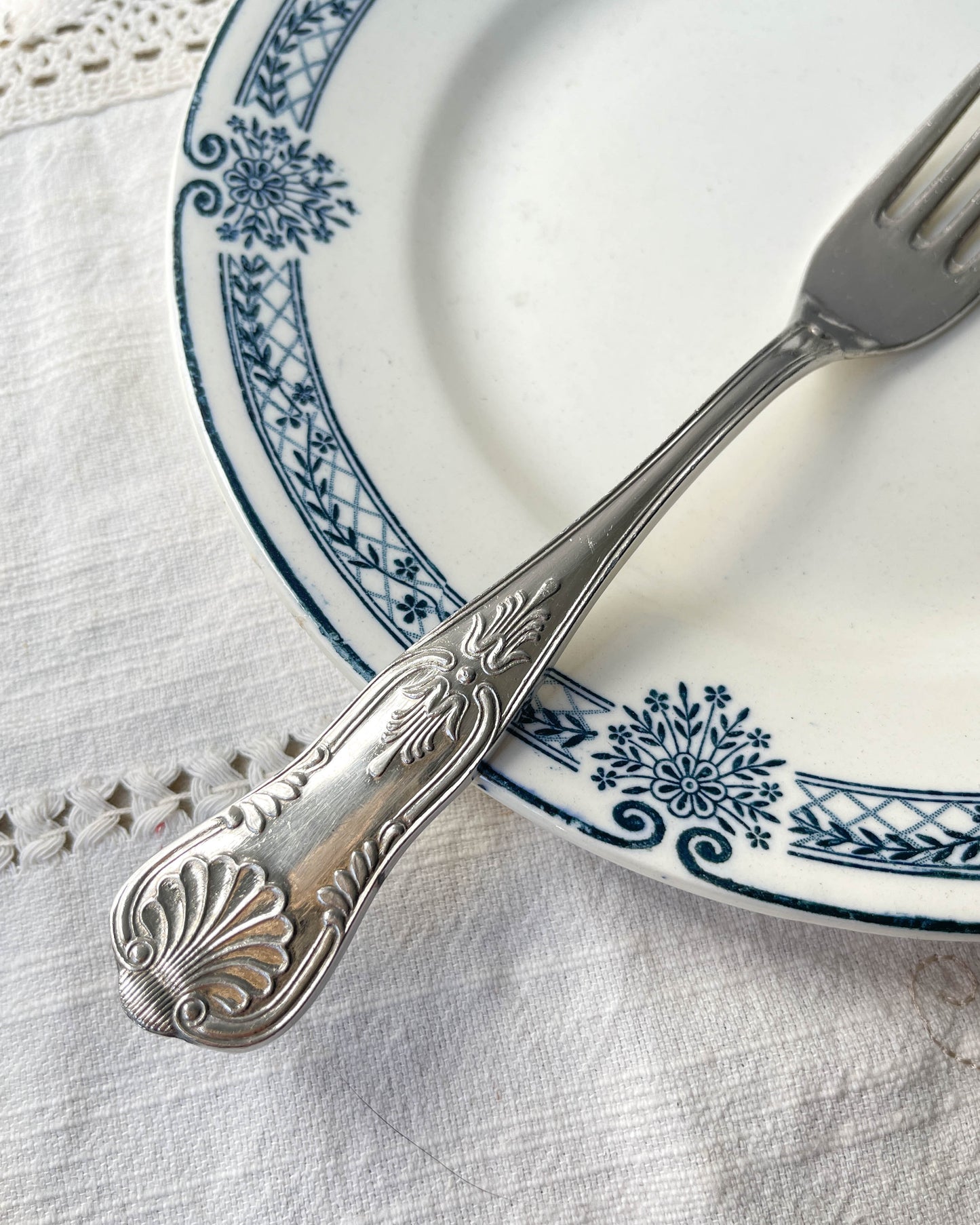 10 Fourchettes vintage en métal style Rocaille