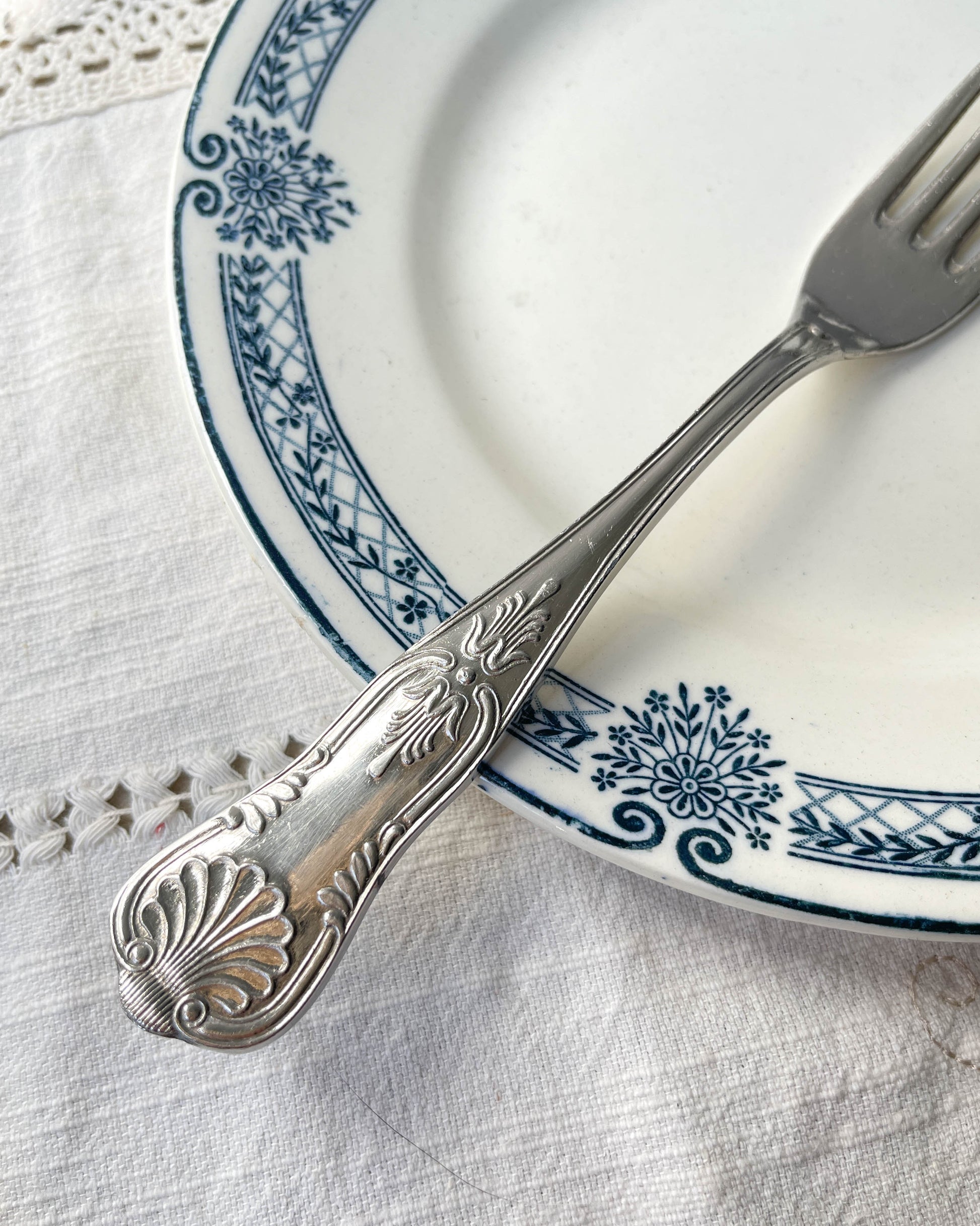 10 Fourchettes vintage en métal style Rocaille