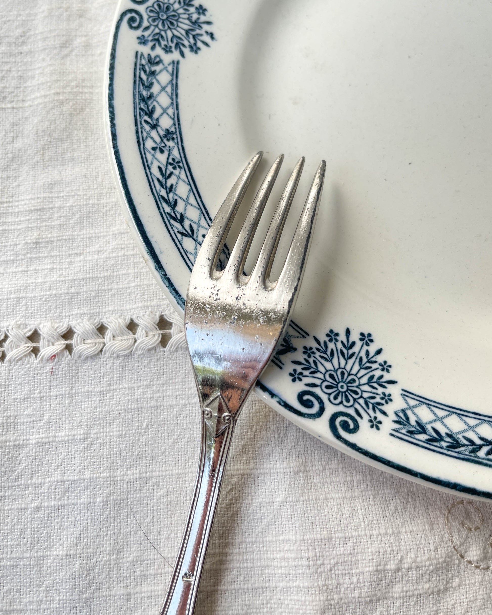 10 Fourchettes vintage en métal style Rocaille