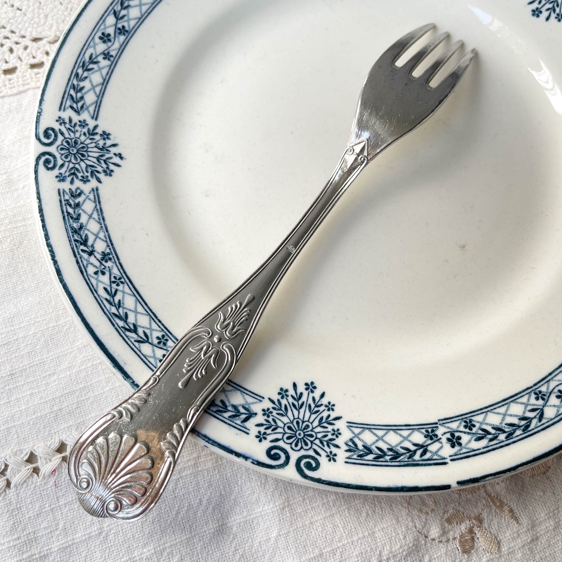 10 Fourchettes vintage en métal style Rocaille