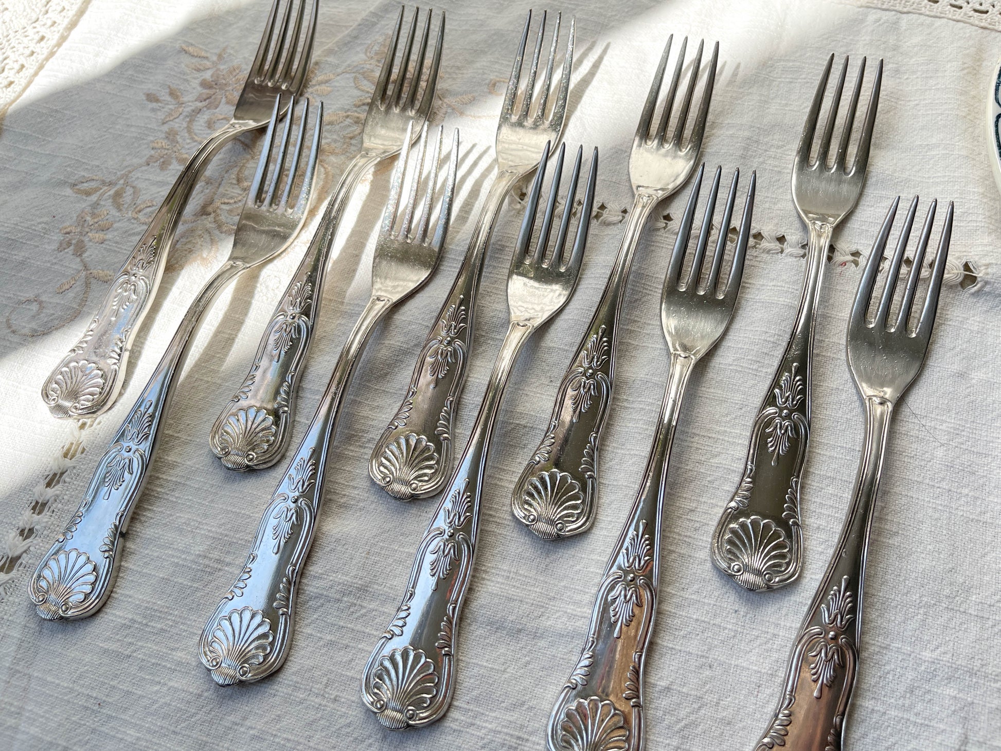 10 Fourchettes vintage en métal style Rocaille