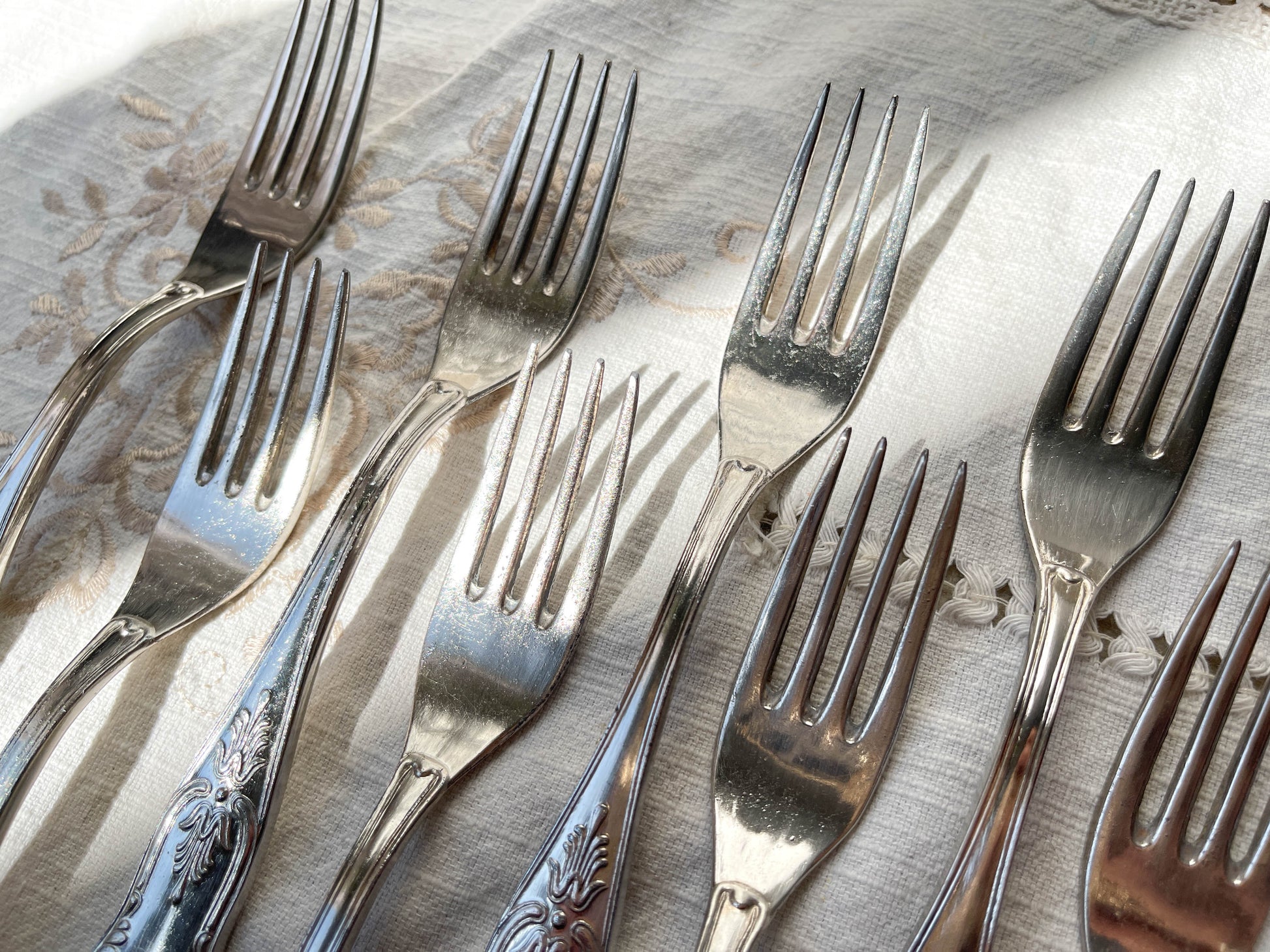 10 Fourchettes vintage en métal style Rocaille