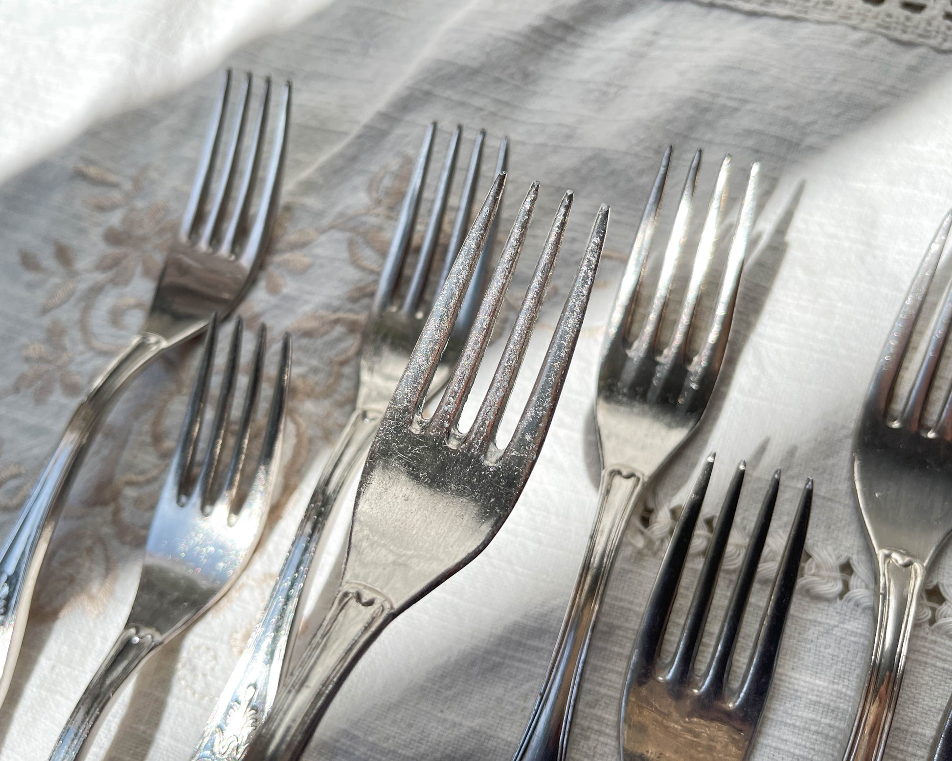 10 Fourchettes vintage en métal style Rocaille