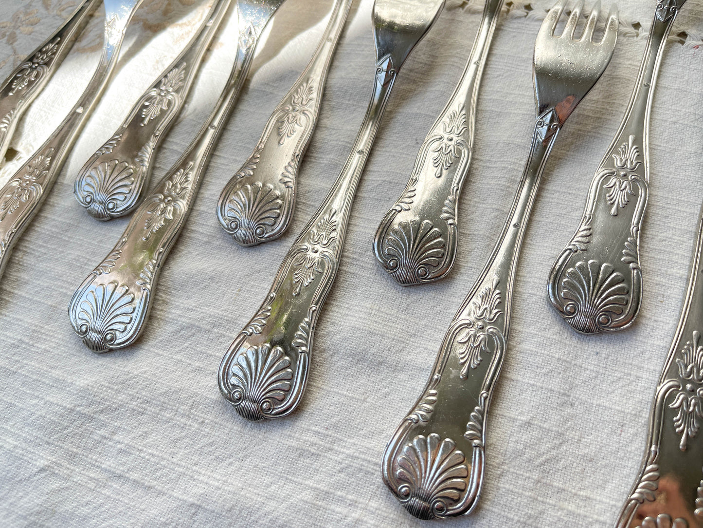 10 Fourchettes vintage en métal style Rocaille