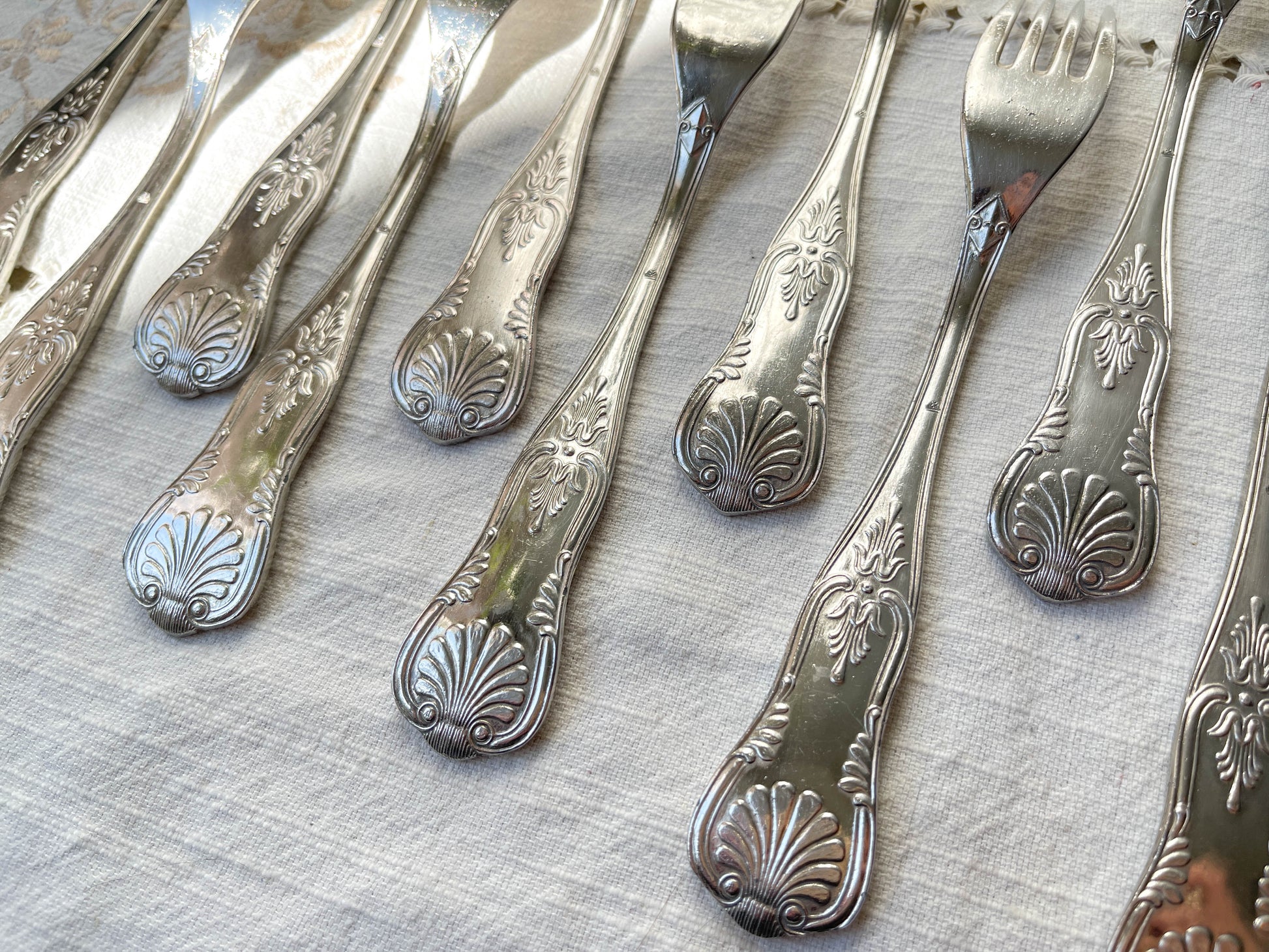 10 Fourchettes vintage en métal style Rocaille