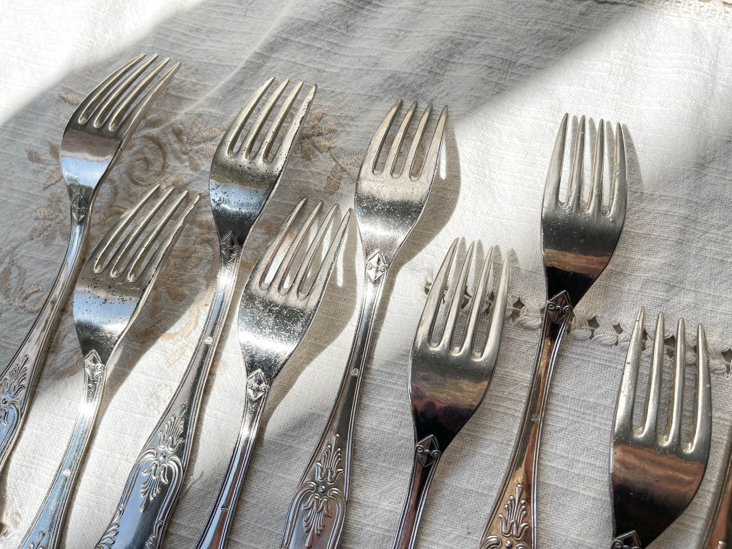 10 Fourchettes vintage en métal style Rocaille