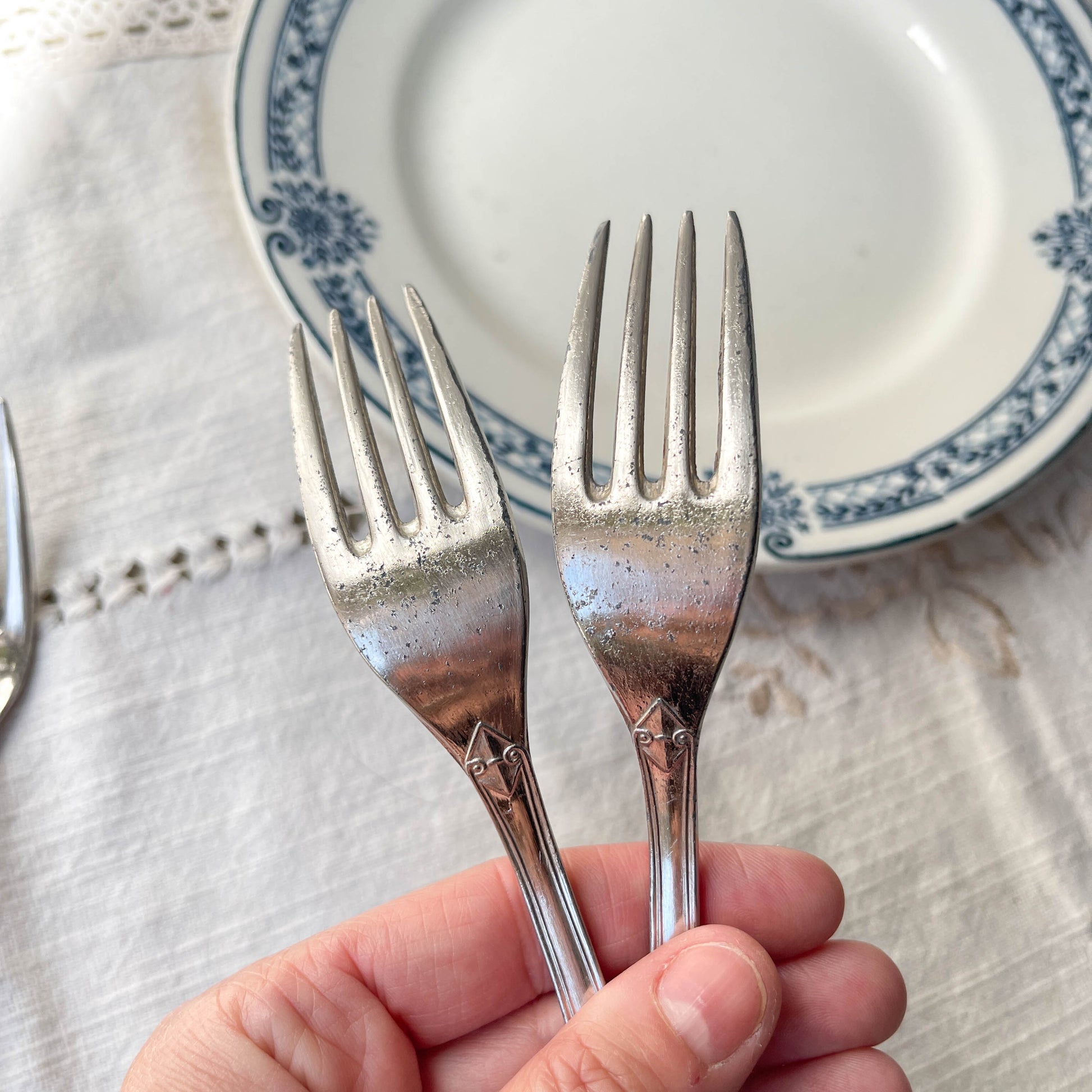 10 Fourchettes vintage en métal style Rocaille