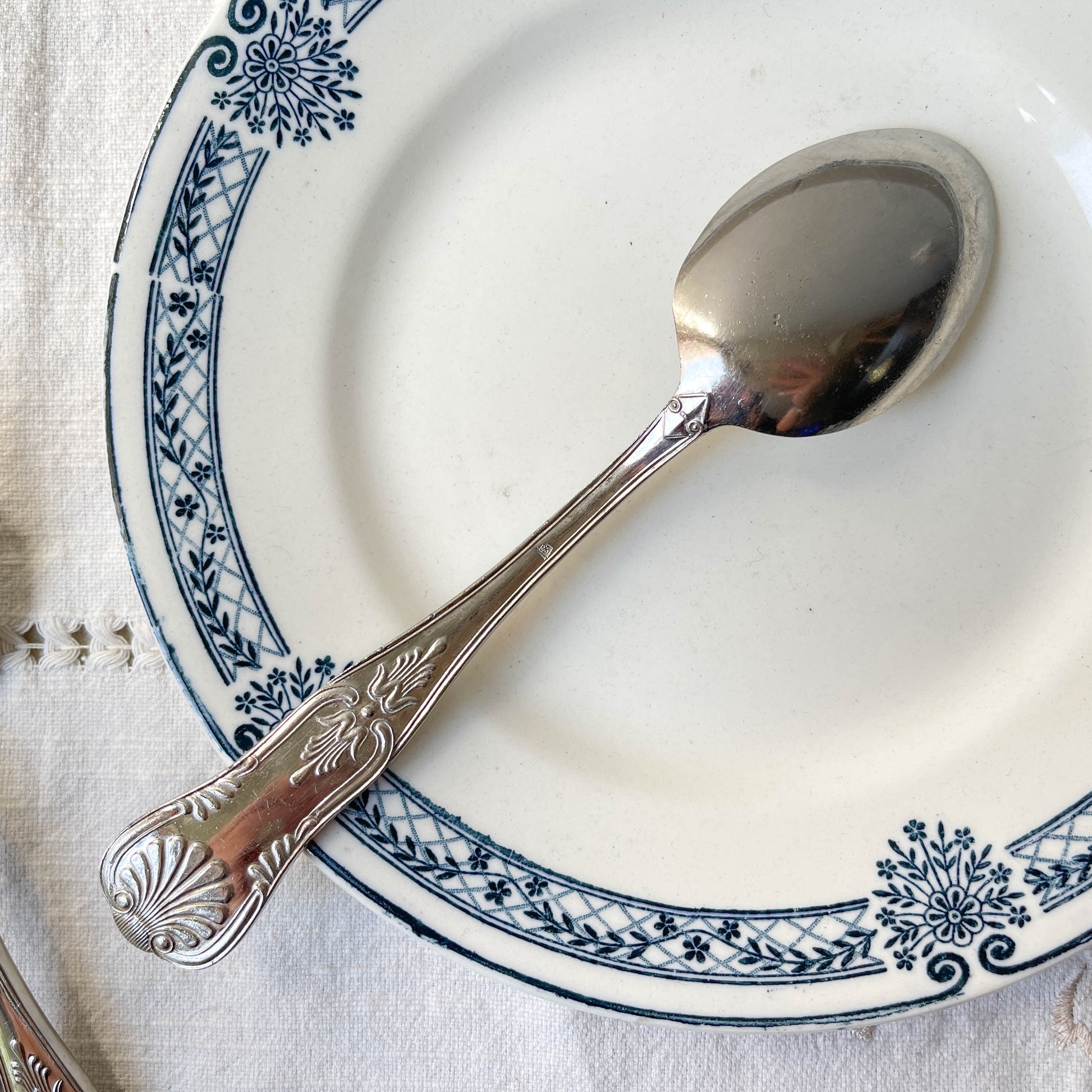 10 Cuillères à soupe vintage en métal style Rocaille