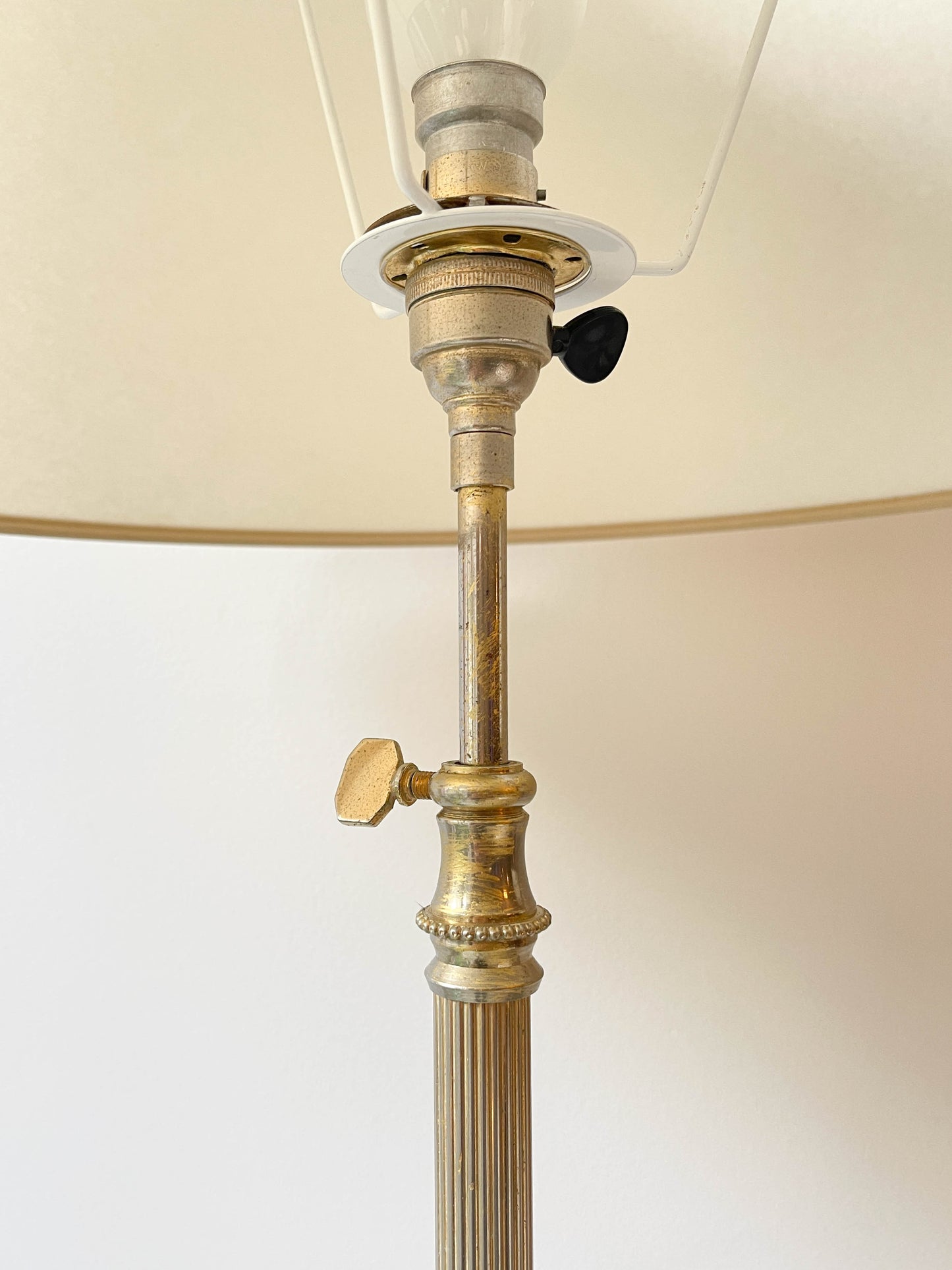 Lampadaire tripode en laiton et bronze vintage