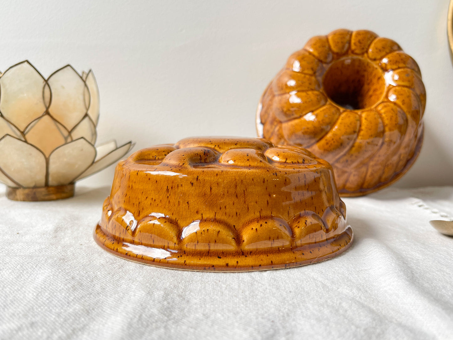 Moule à gâteau céramique moucheté 1950