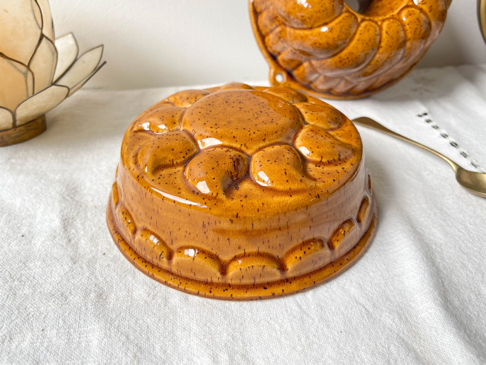 Moule à gâteau céramique moucheté 1950