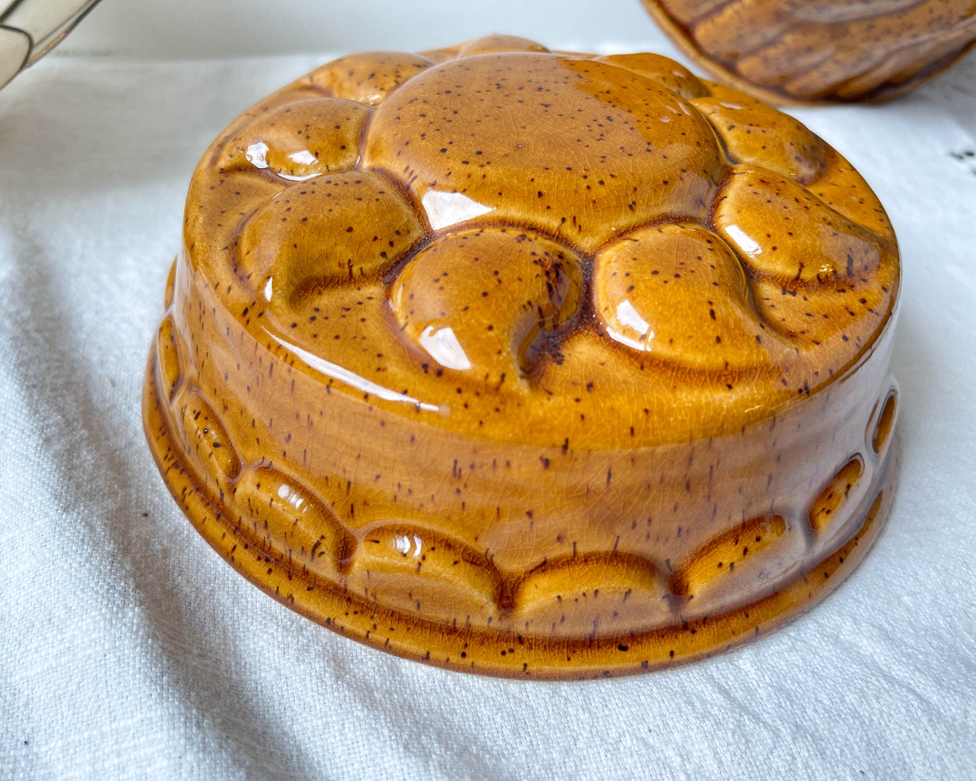 Moule à gâteau céramique moucheté 1950