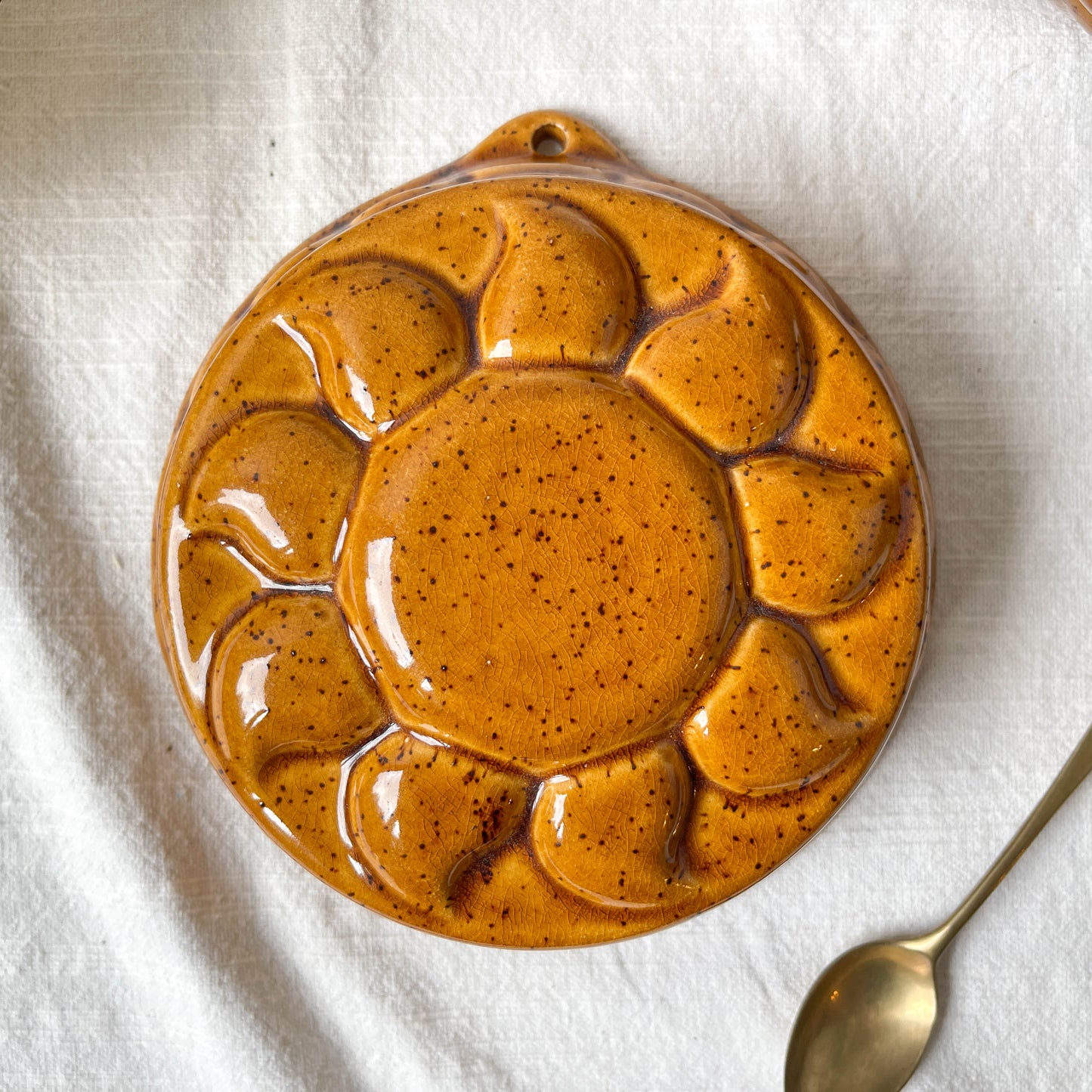 Moule à gâteau céramique moucheté 1950