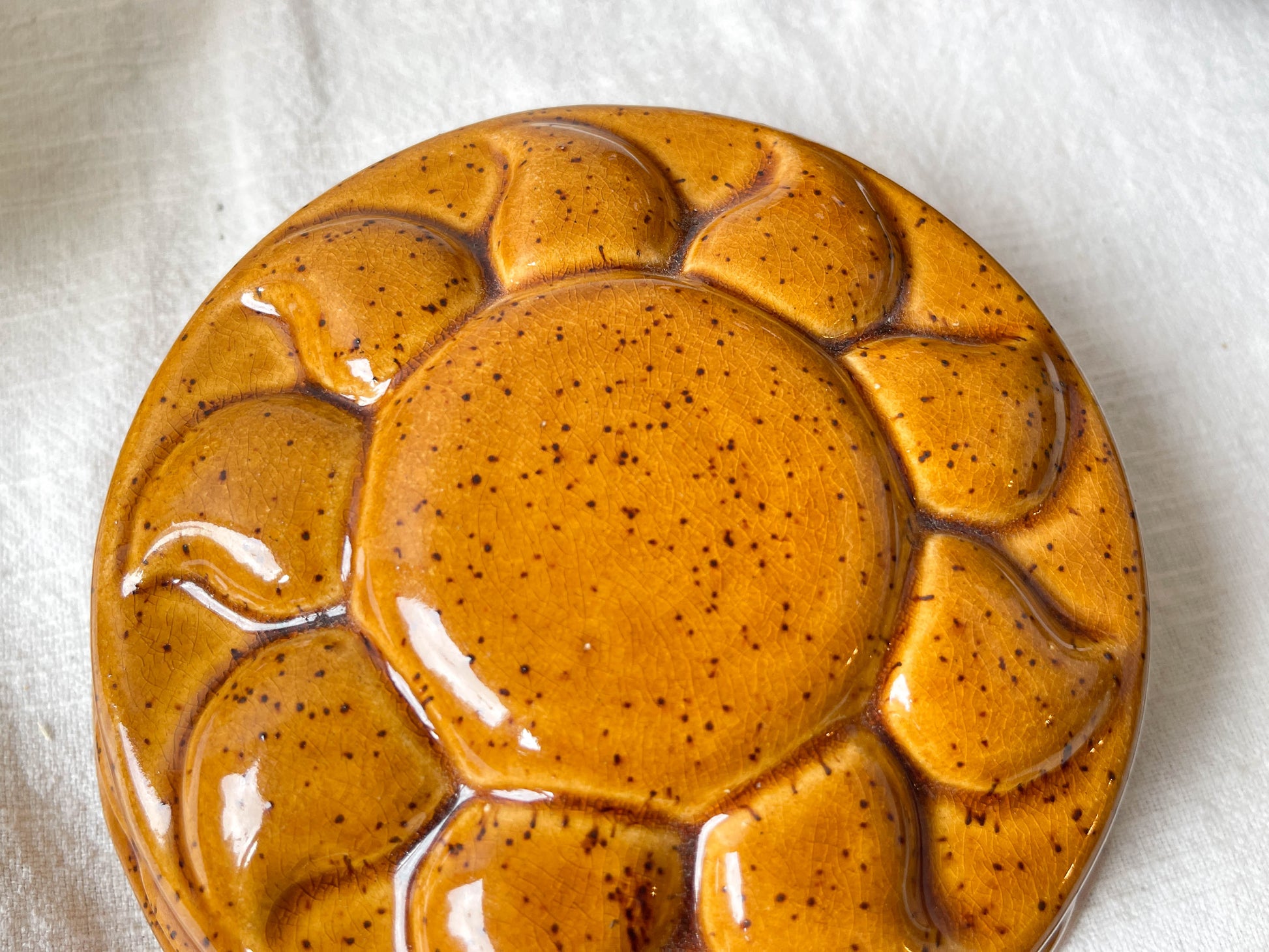 Moule à gâteau céramique moucheté 1950