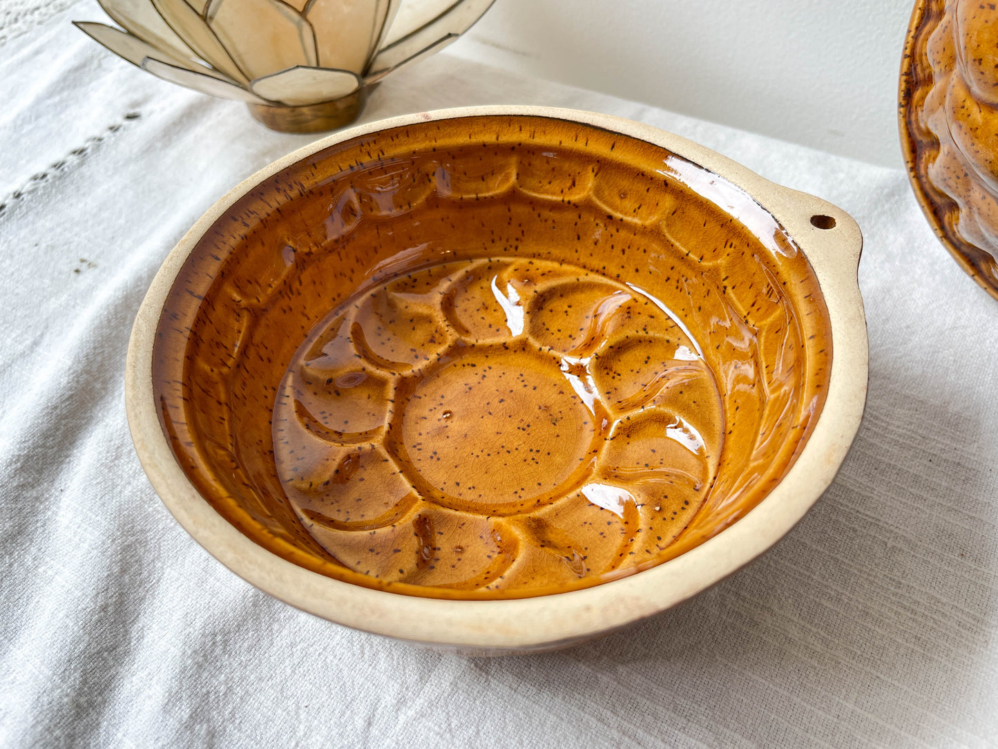 Moule à gâteau céramique moucheté 1950