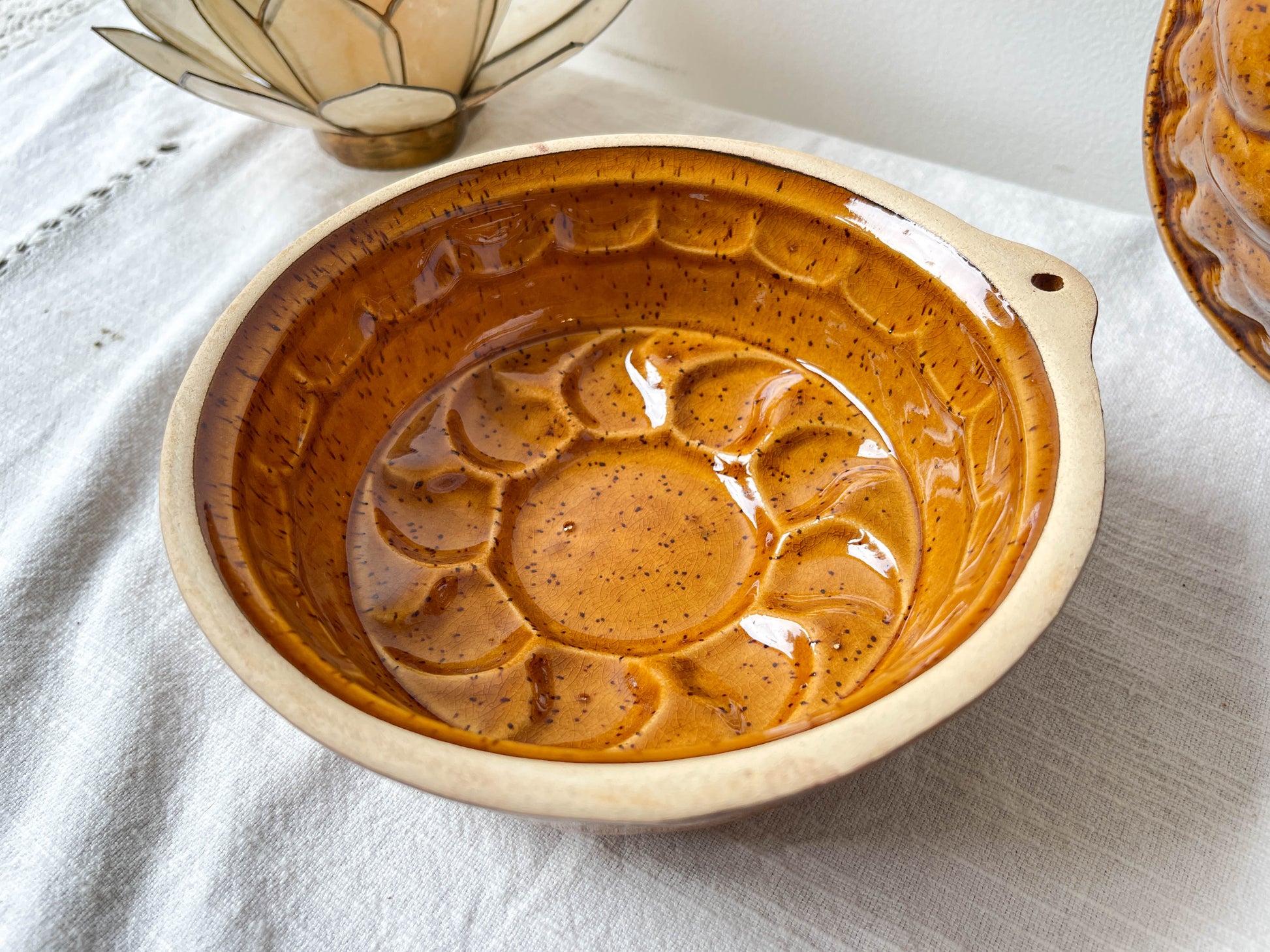 Moule à gâteau céramique moucheté 1950