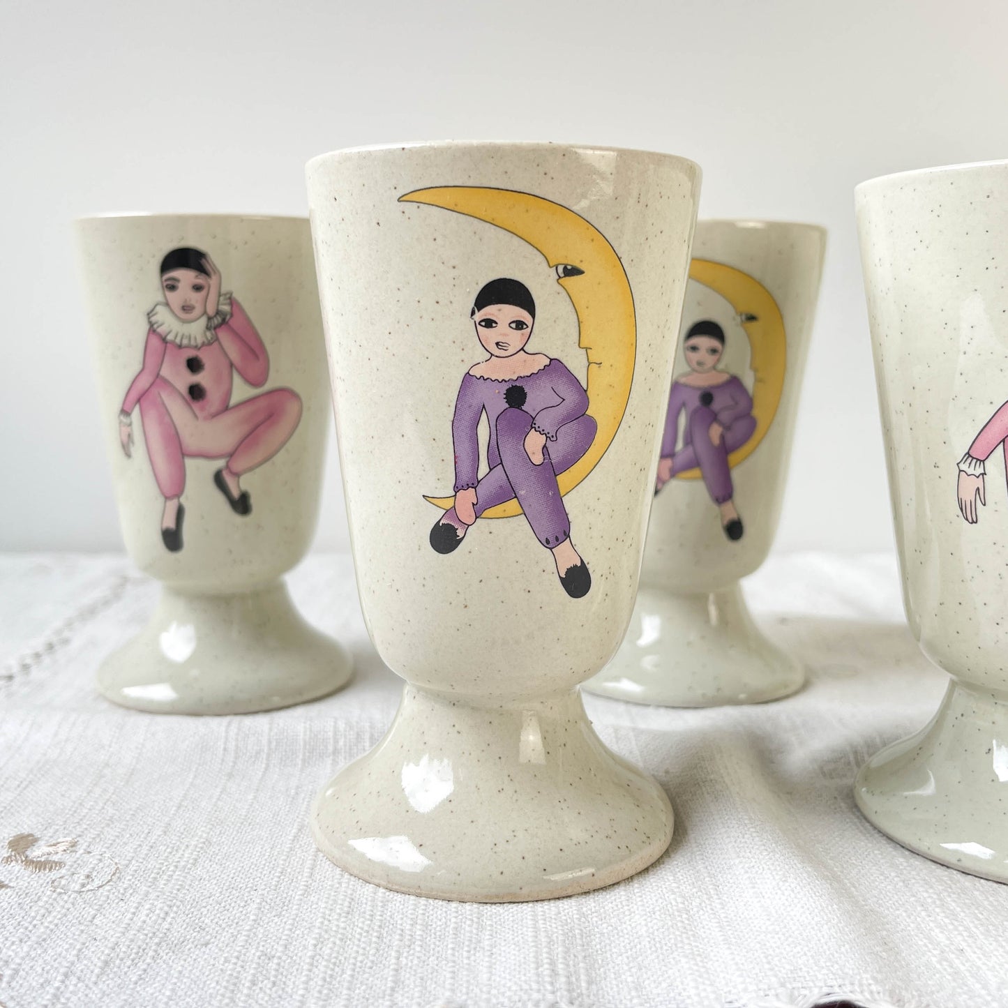 5 Mazagrans en grès vintage motif Pierrot et Colombine 1980