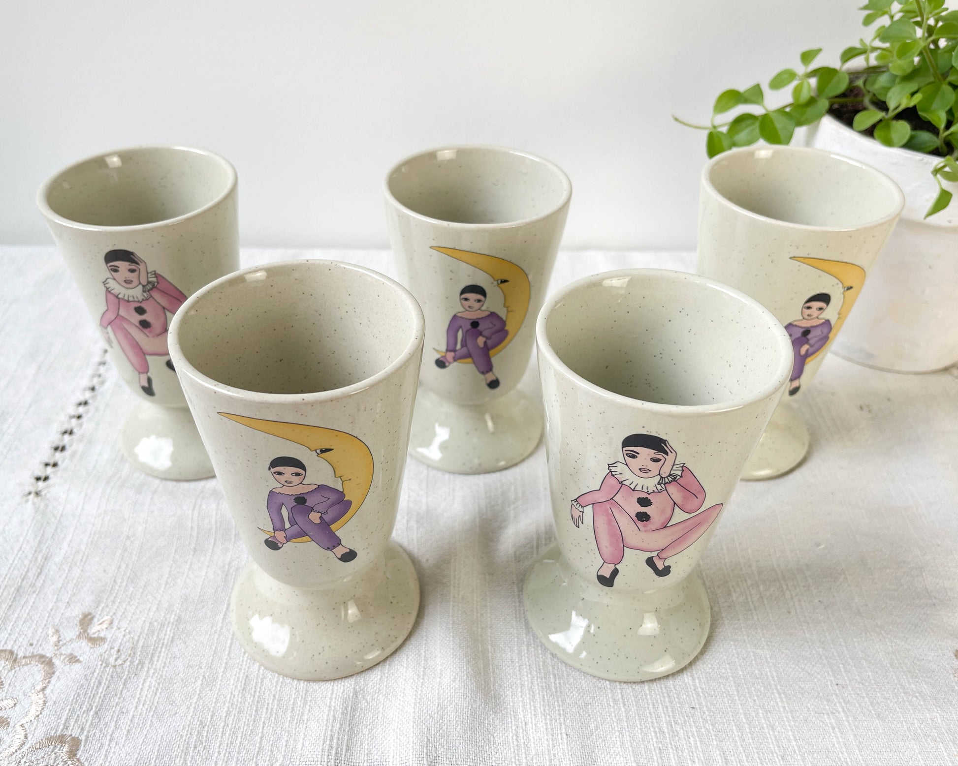5 Mazagrans en grès vintage motif Pierrot et Colombine 1980