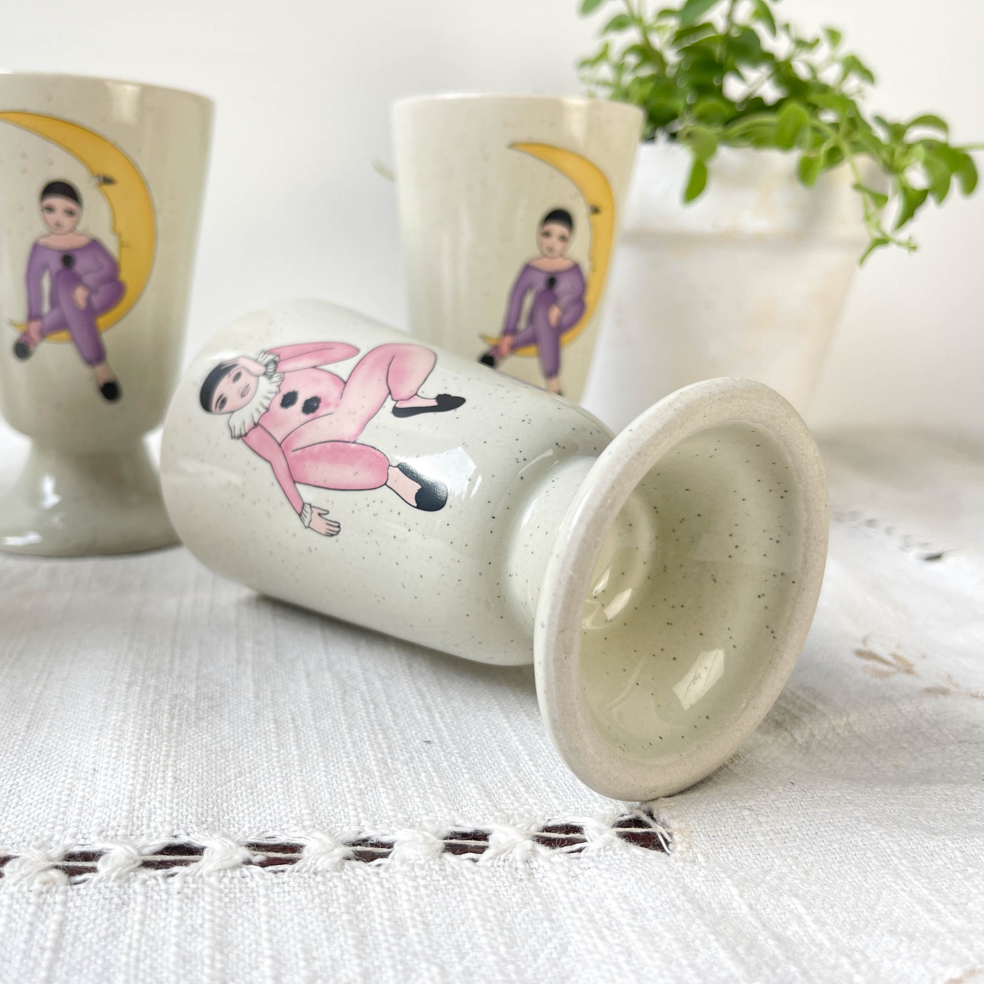5 Mazagrans en grès vintage motif Pierrot et Colombine 1980