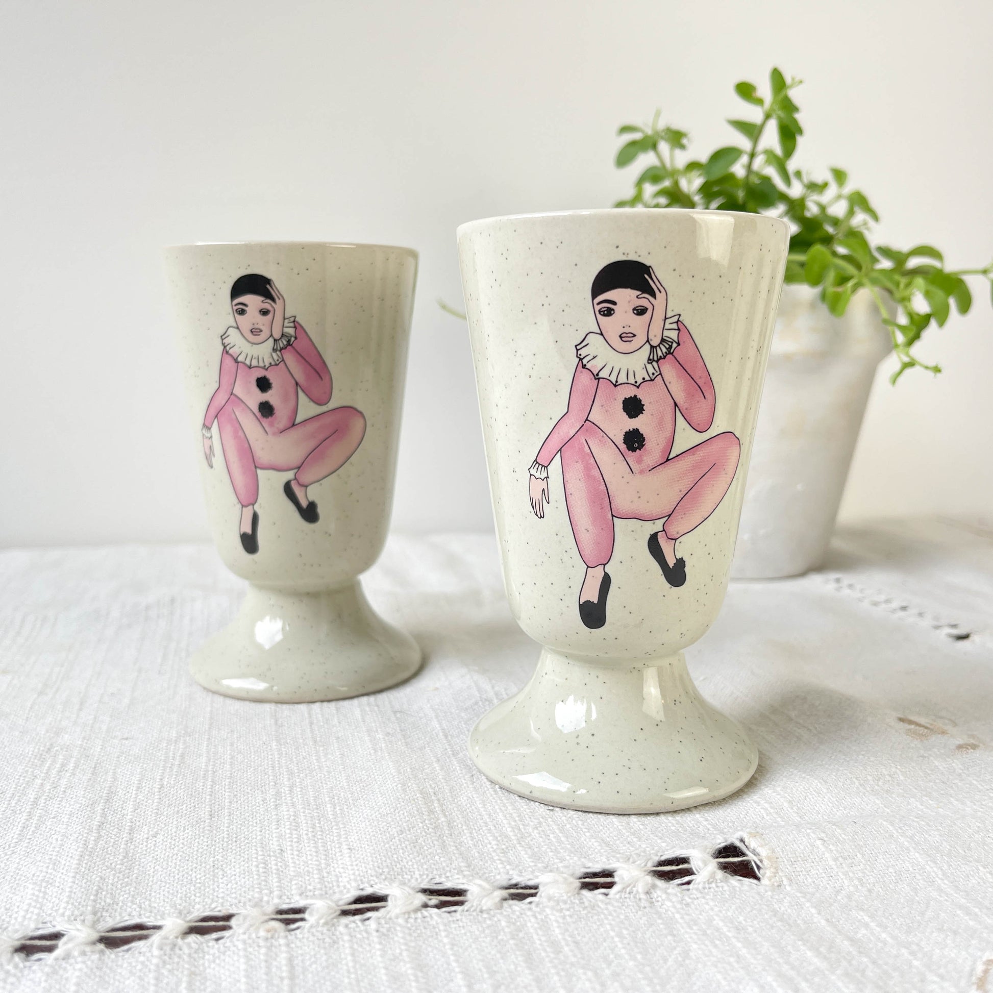 5 Mazagrans en grès vintage motif Pierrot et Colombine 1980
