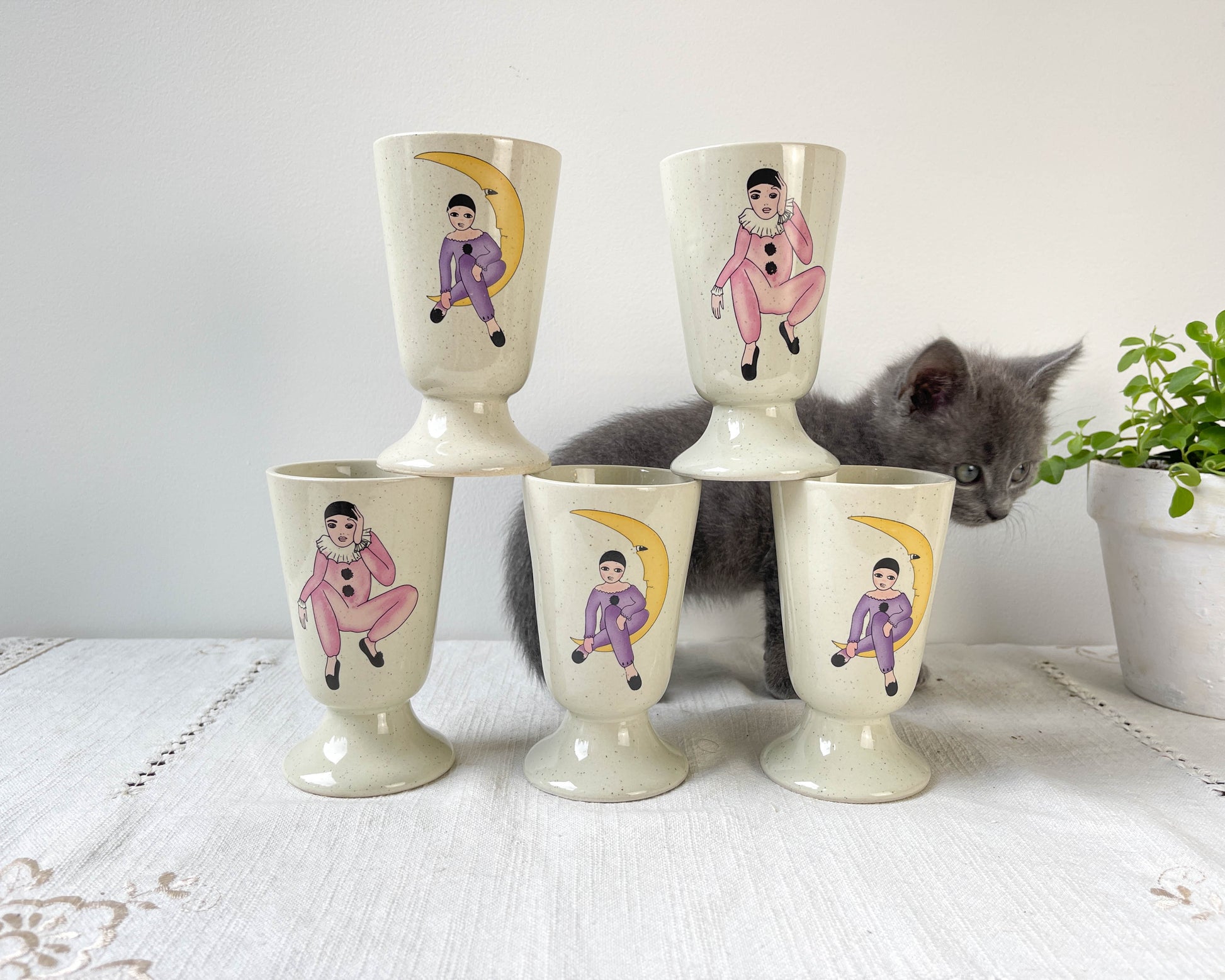 5 Mazagrans en grès vintage motif Pierrot et Colombine 1980