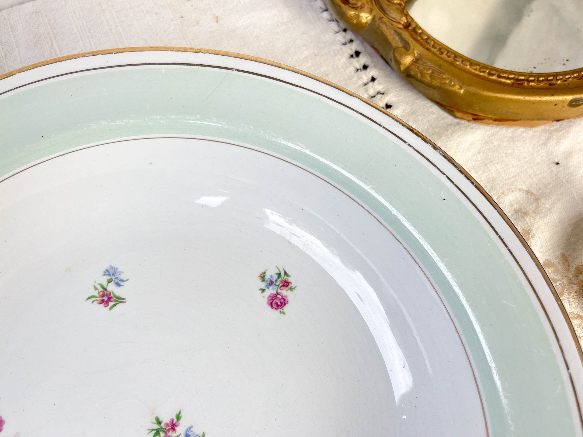 Plat creux porcelaine vintage blanche verte fleurie SALINS 66 de 1950s