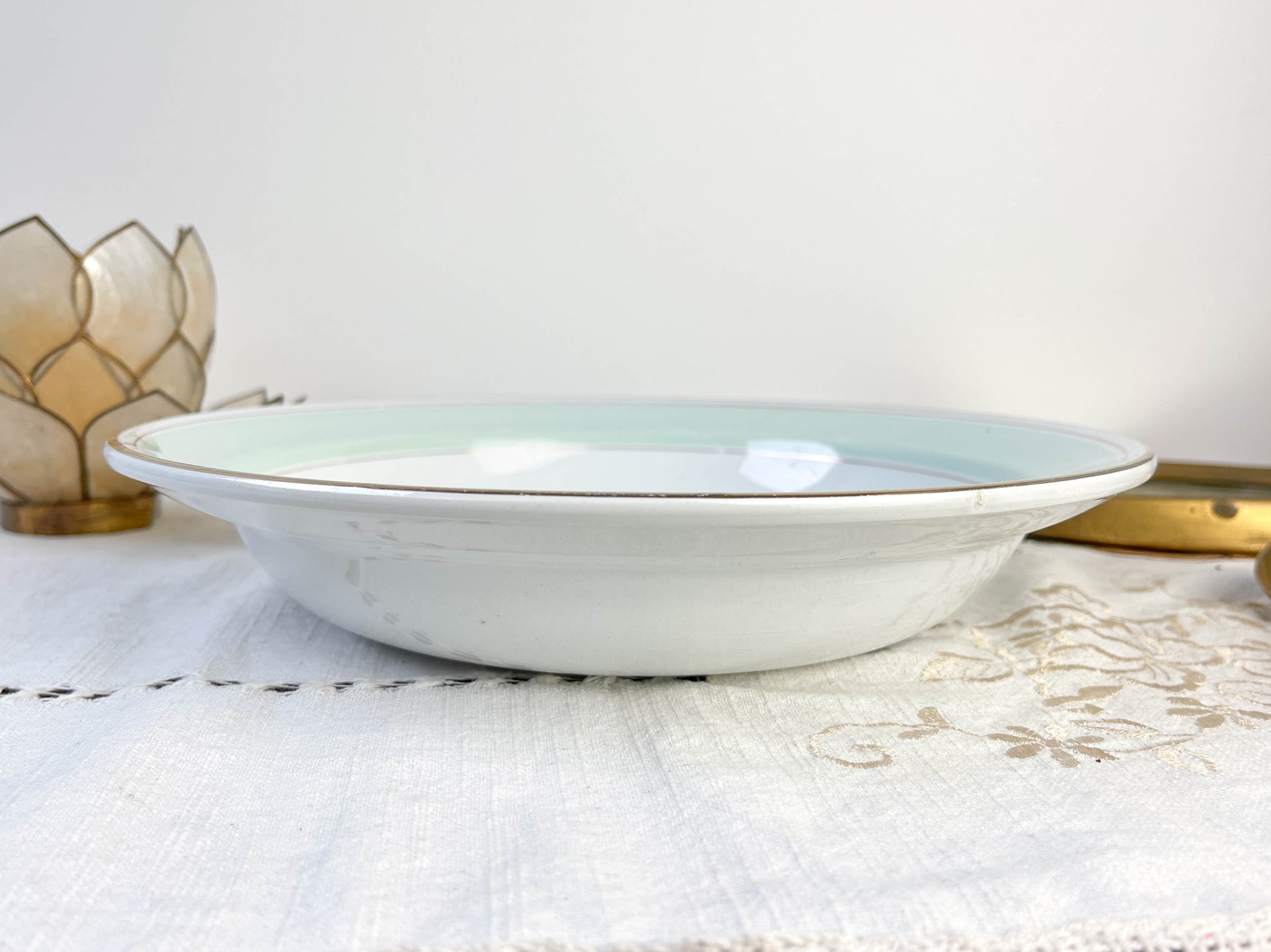 Plat creux porcelaine vintage blanche verte fleurie SALINS 66 de 1950s