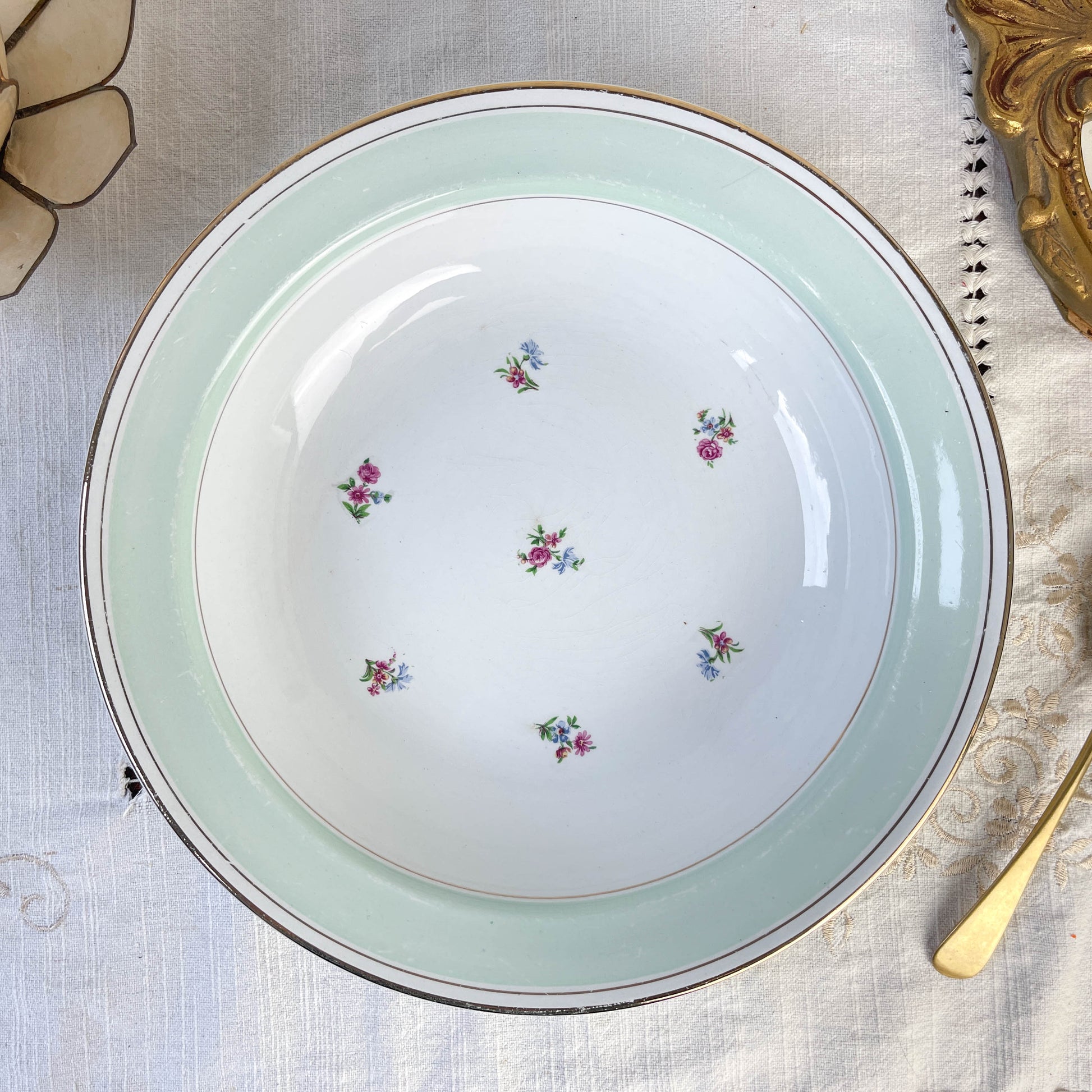 Plat creux porcelaine vintage blanche verte fleurie SALINS 66 de 1950s