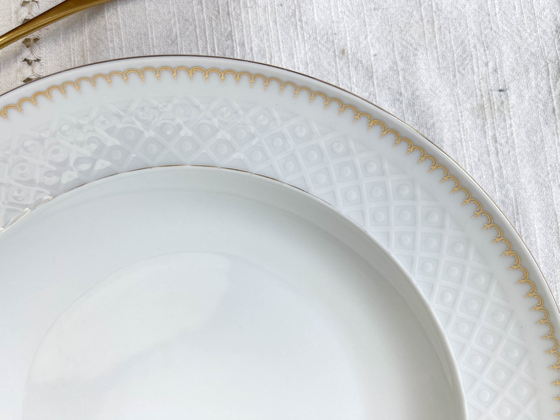Plat creux porcelaine blanche dorée BAVARIA modèle "Annabell" -