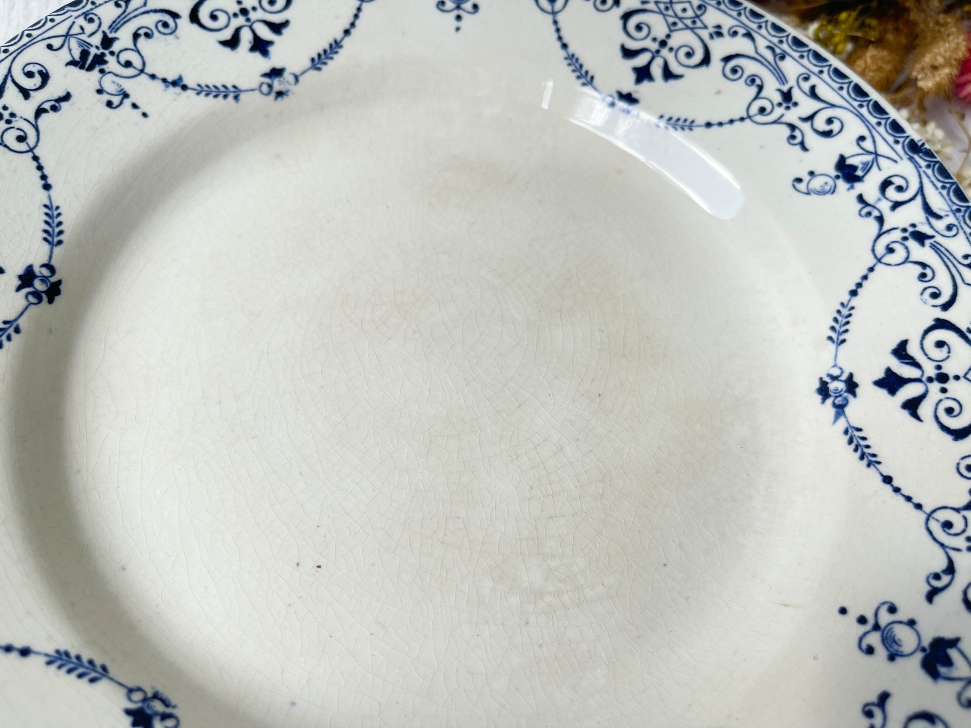 Plat piédouche vintage Terre de fer bleue Français