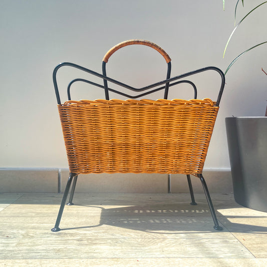 Porte revues vintage osier et métal 1970