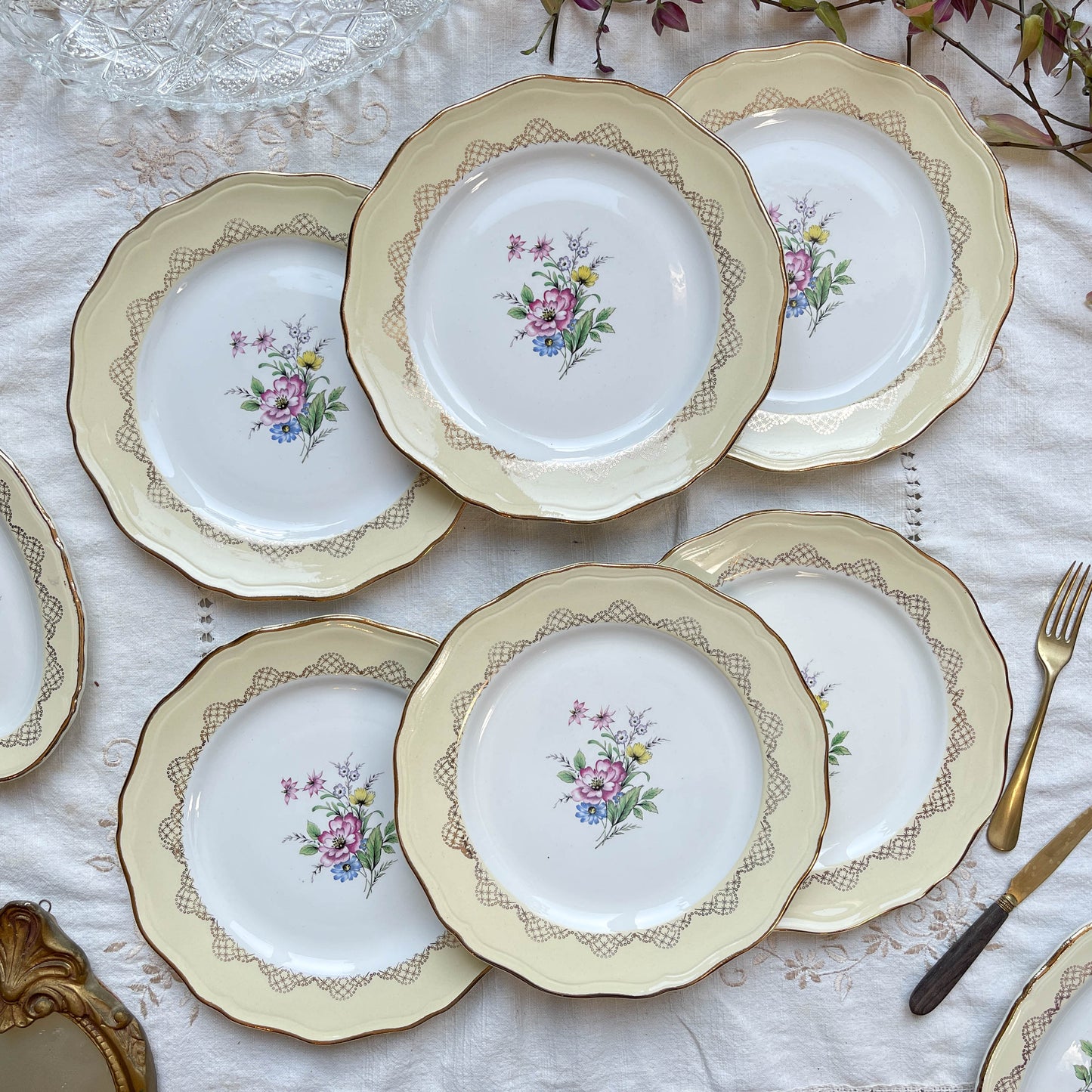 6 Assiettes plates en porcelaine vintage motif fleuri blanche jaune doré L'Amandinoise 38754