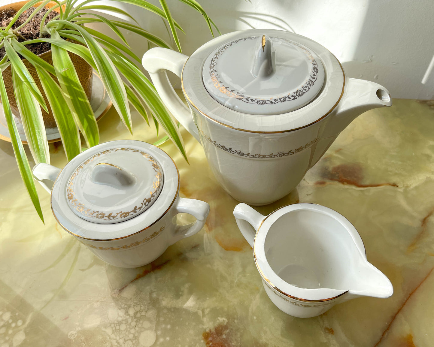 Service à thé/café vintage en porcelaine blanche doré Moulin des Loups modèle MADRID