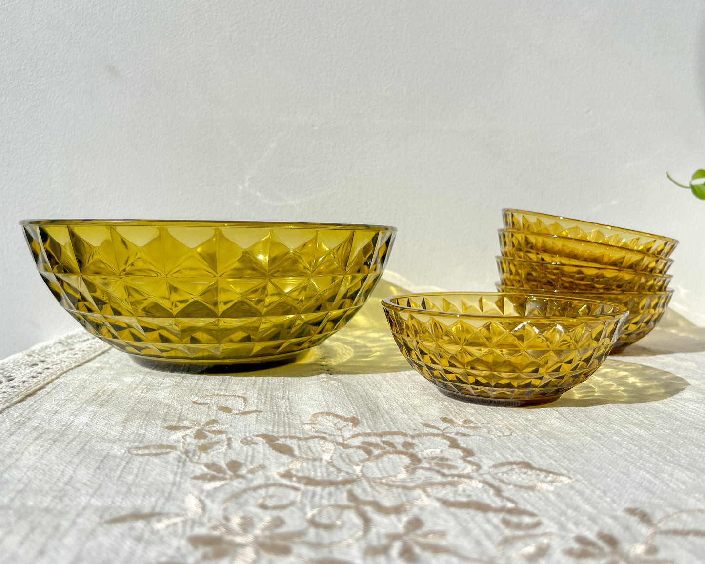 Service à dessert en verre ambré vintage – 1 saladier + 5 coupes assorties