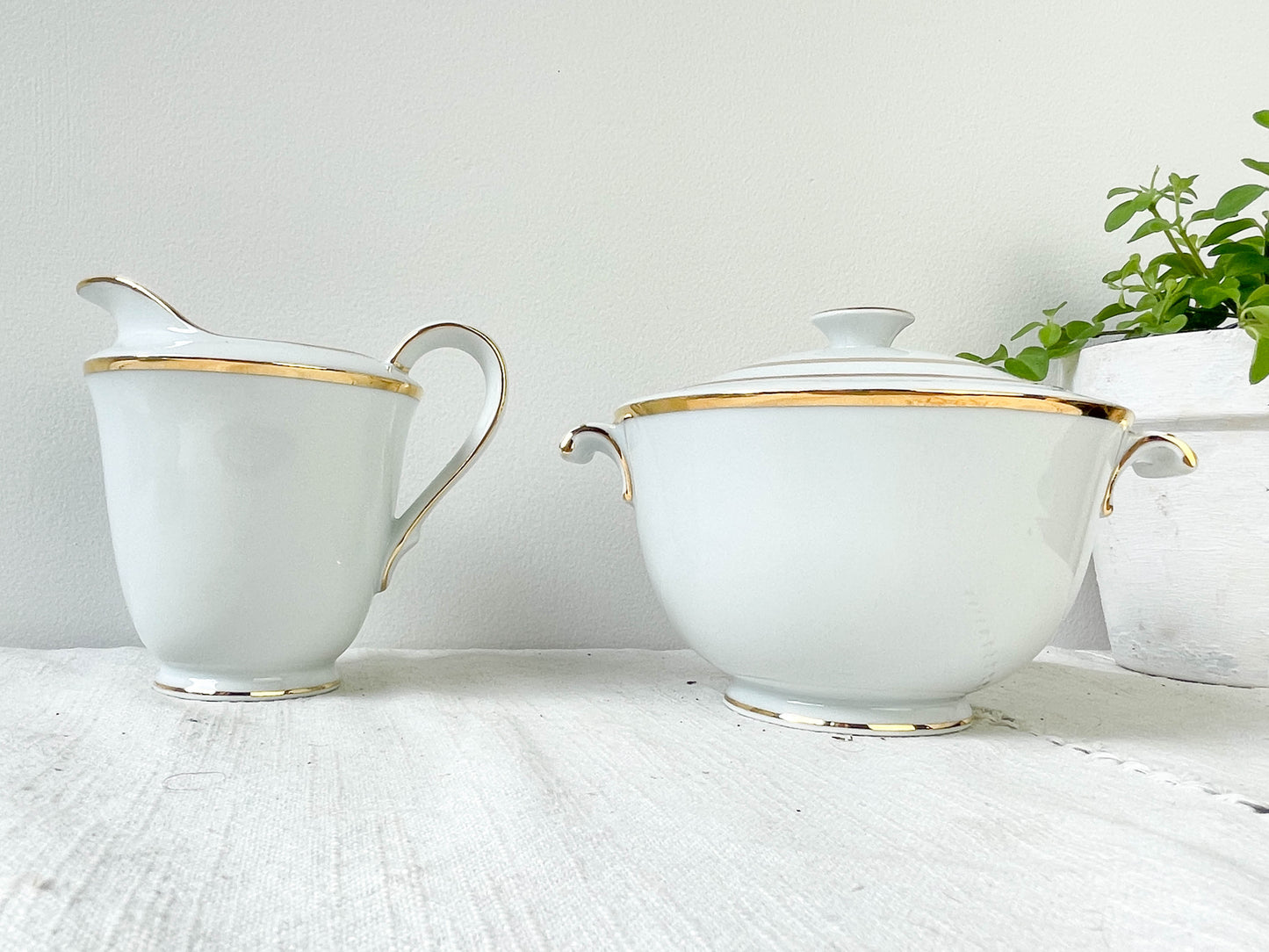 Service à thé/café vintage en porcelaine Bernardaud & Cie Limoges France blanche doré