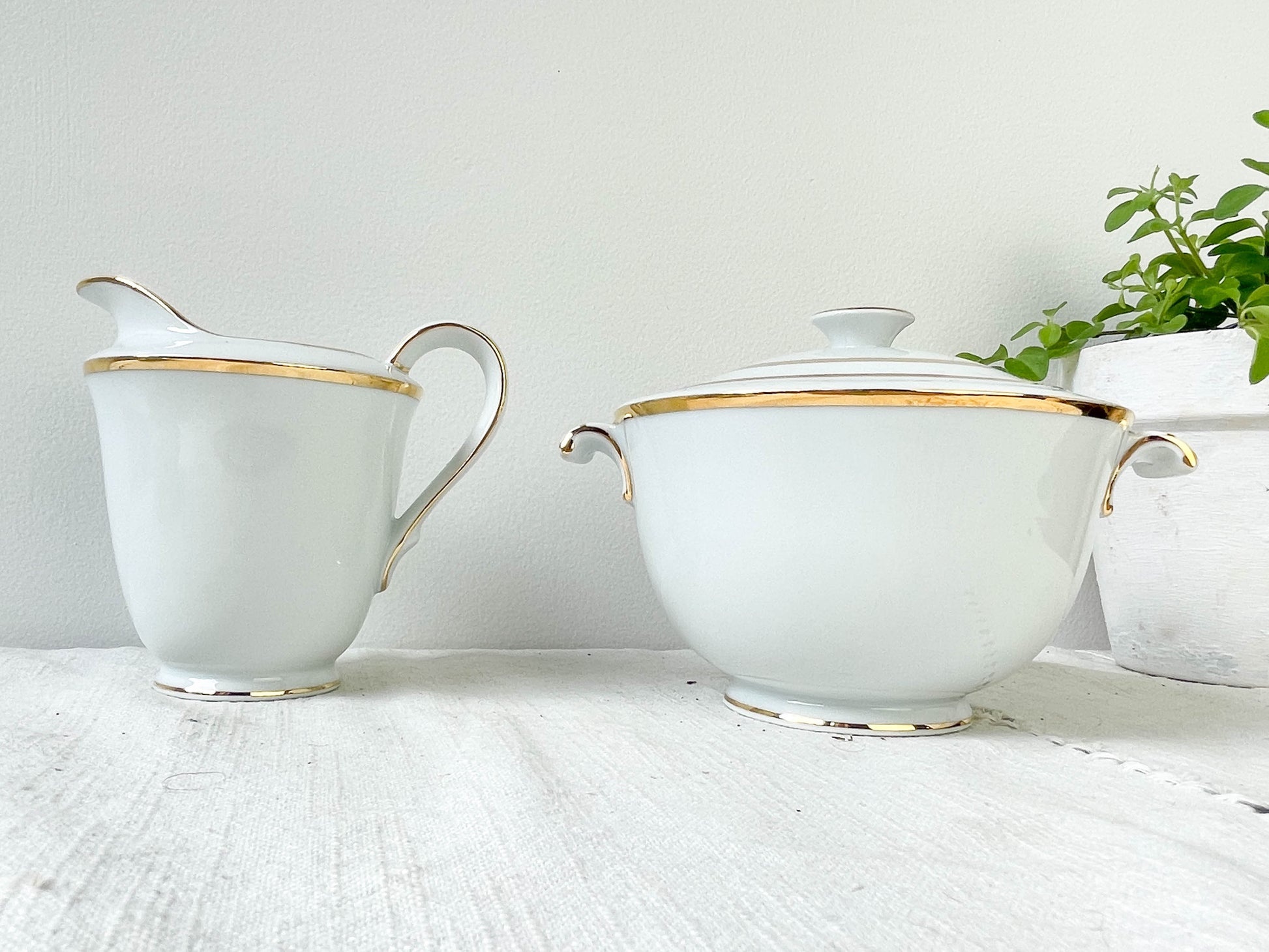Service à thé/café vintage en porcelaine Bernardaud & Cie Limoges France blanche doré